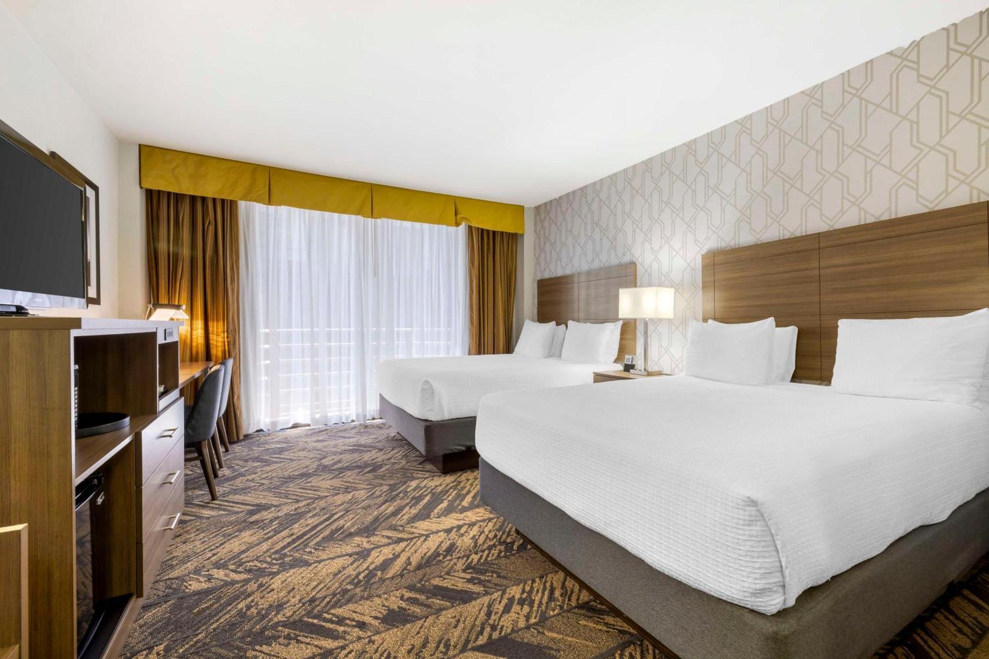 Queen Room Two Queen Beds Balcony City View