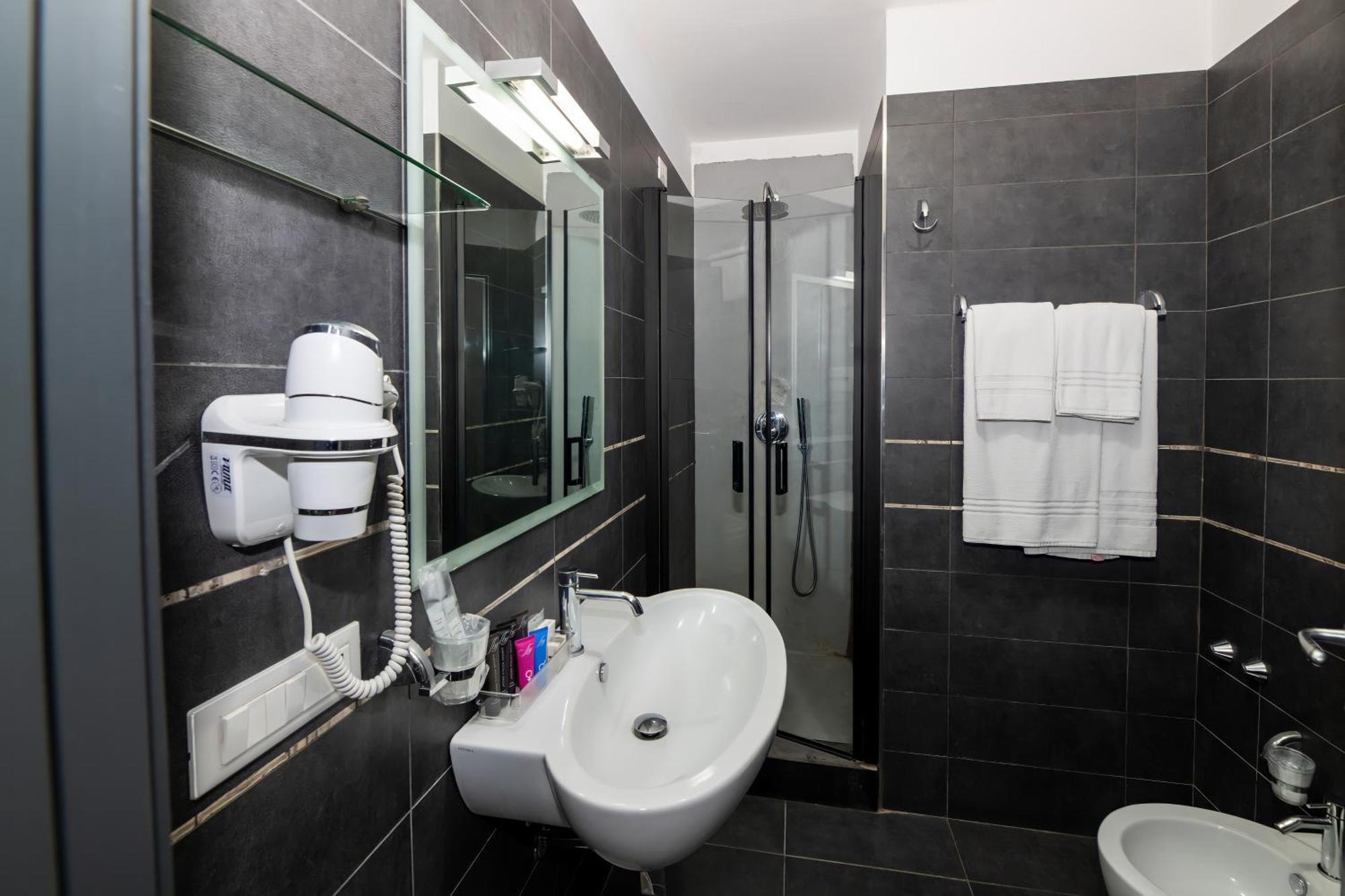 Romantic Double Room,1628652192:JPEG