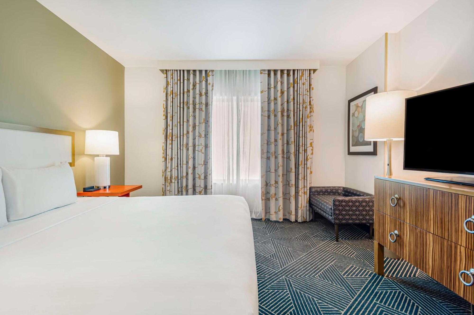 One-Bedroom Corner King Suite Bath Tub Mobility Accessible or Non-Smoking