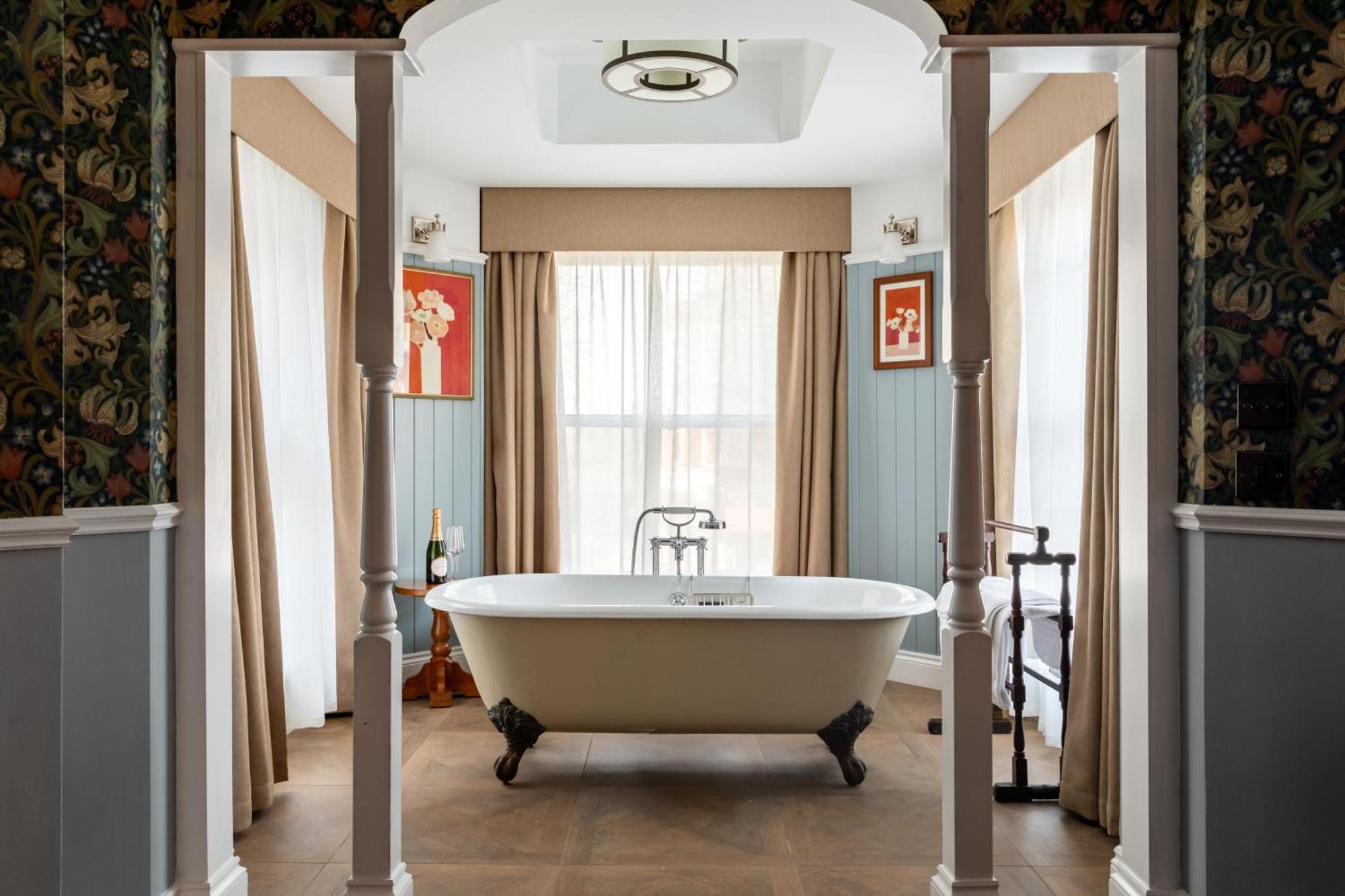 Luxury Suite,1628655193:JPEG