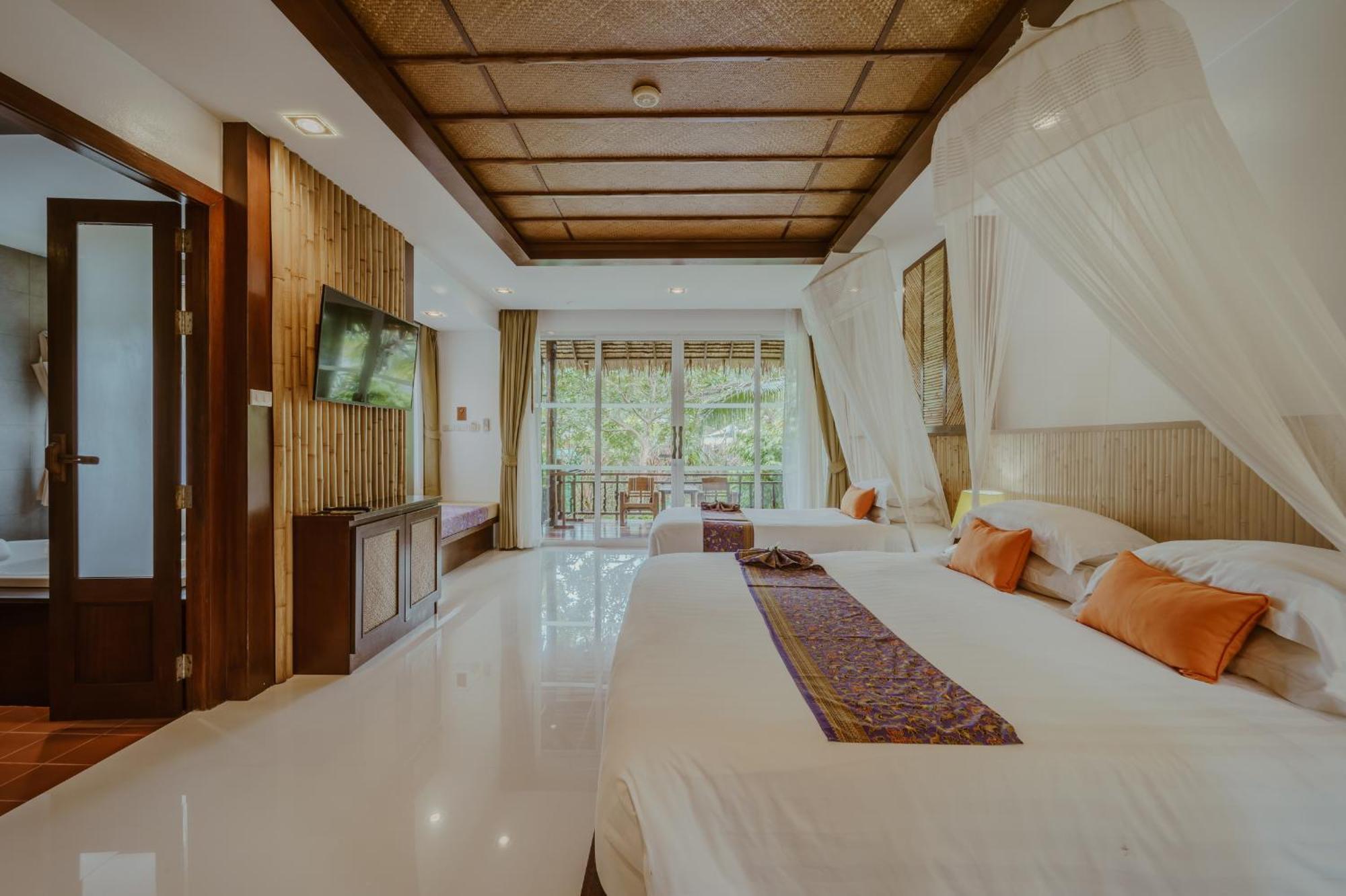 Triplet Premier Cottage