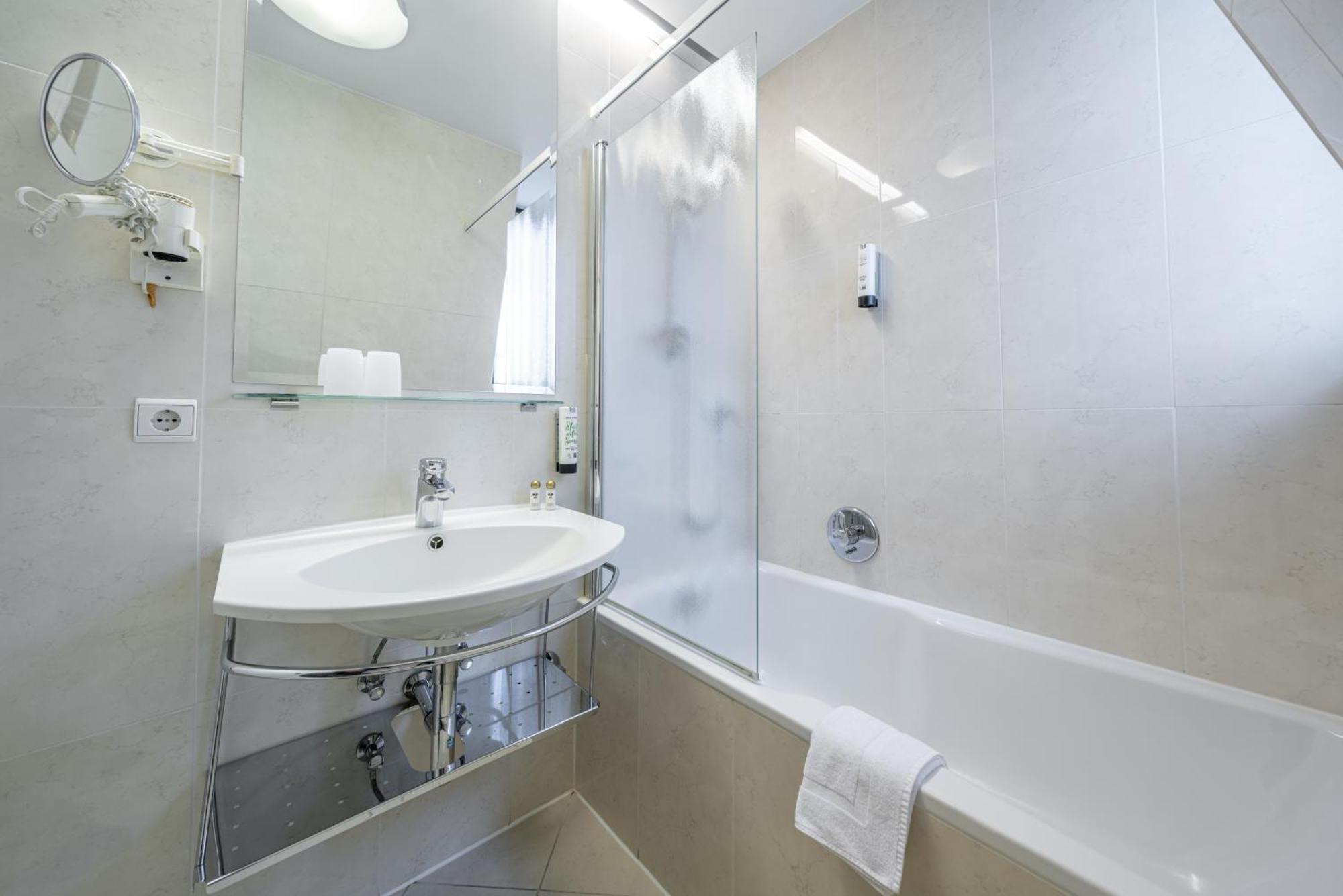 Superior Twin Room AC