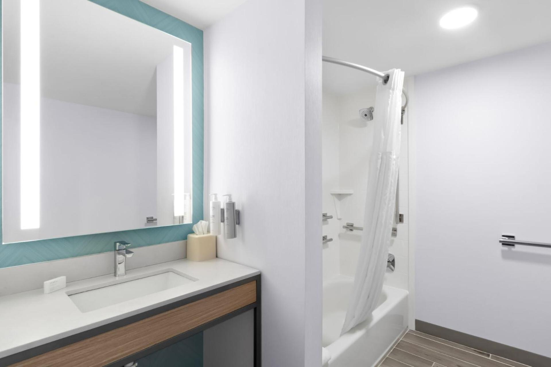 King Room with Tub - Mobility and Hearing Access