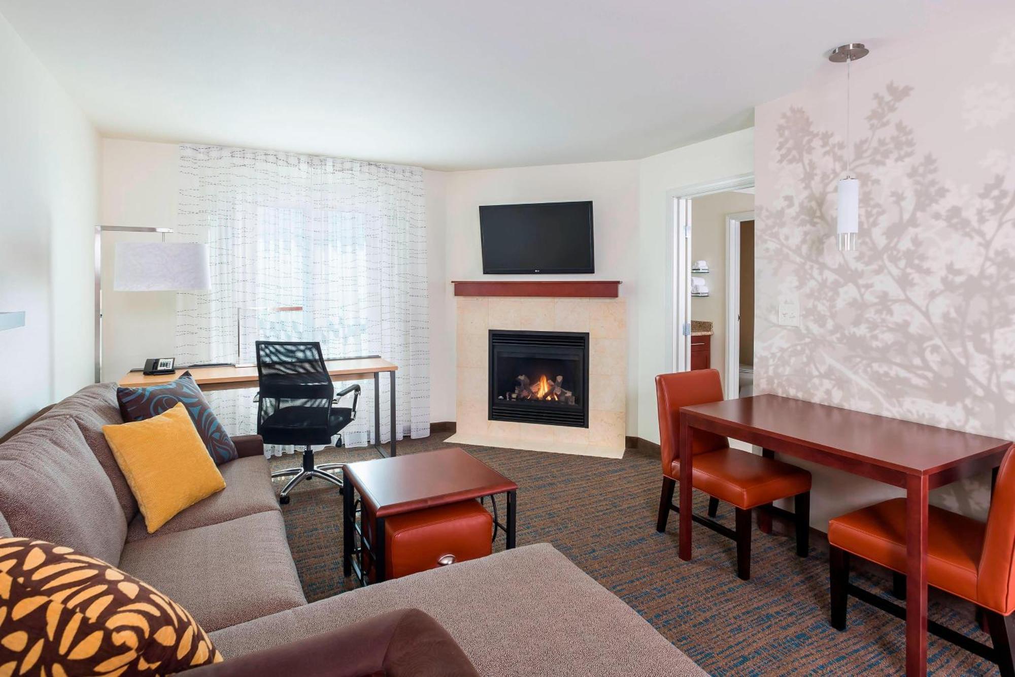 Fireplace King Suite,1629403495:JPEG