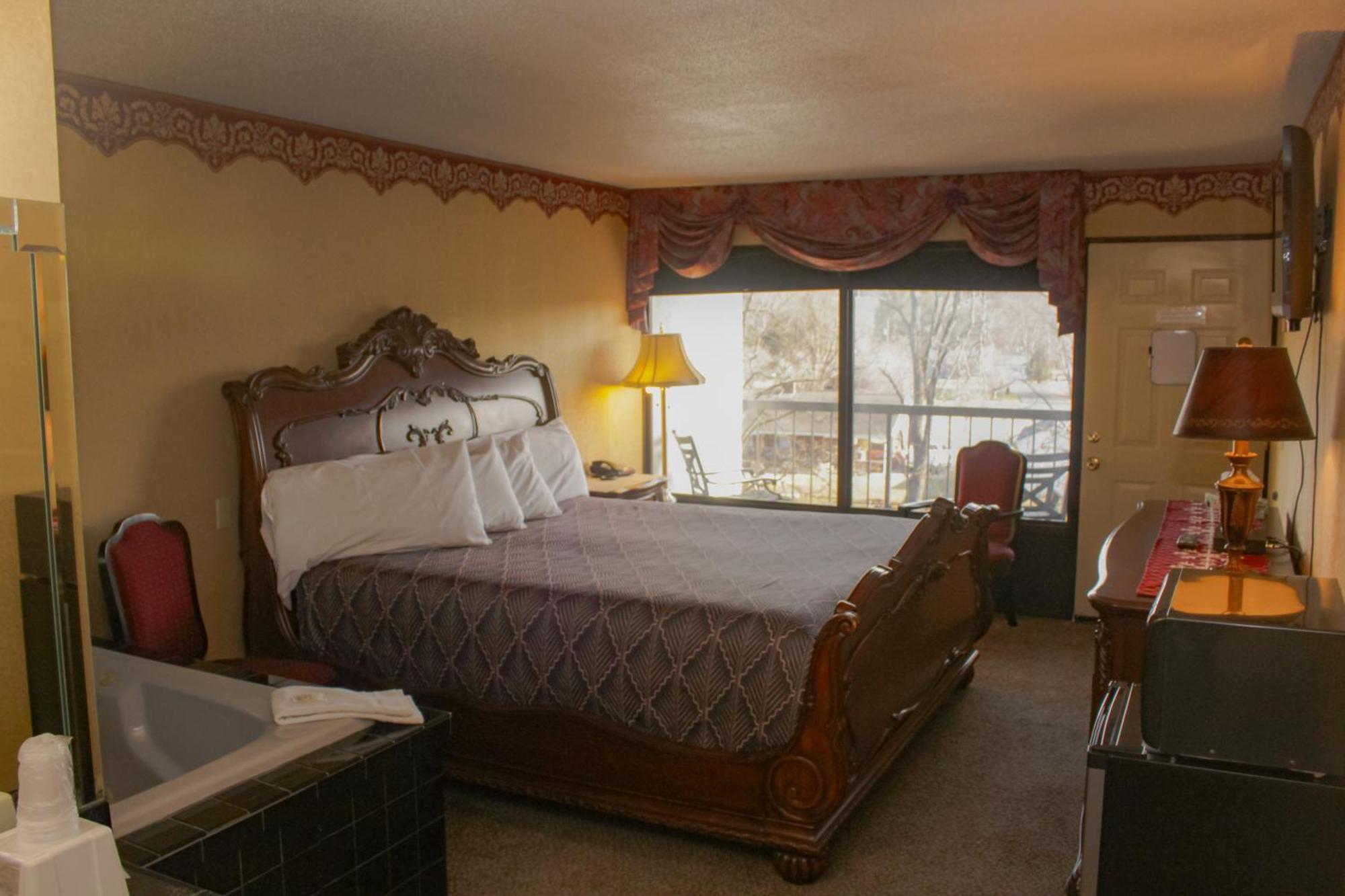 Deluxe King Room Spa Bath