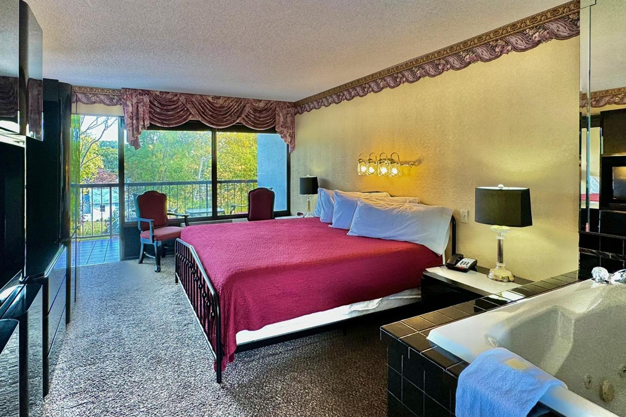 Deluxe King Room Spa Bath