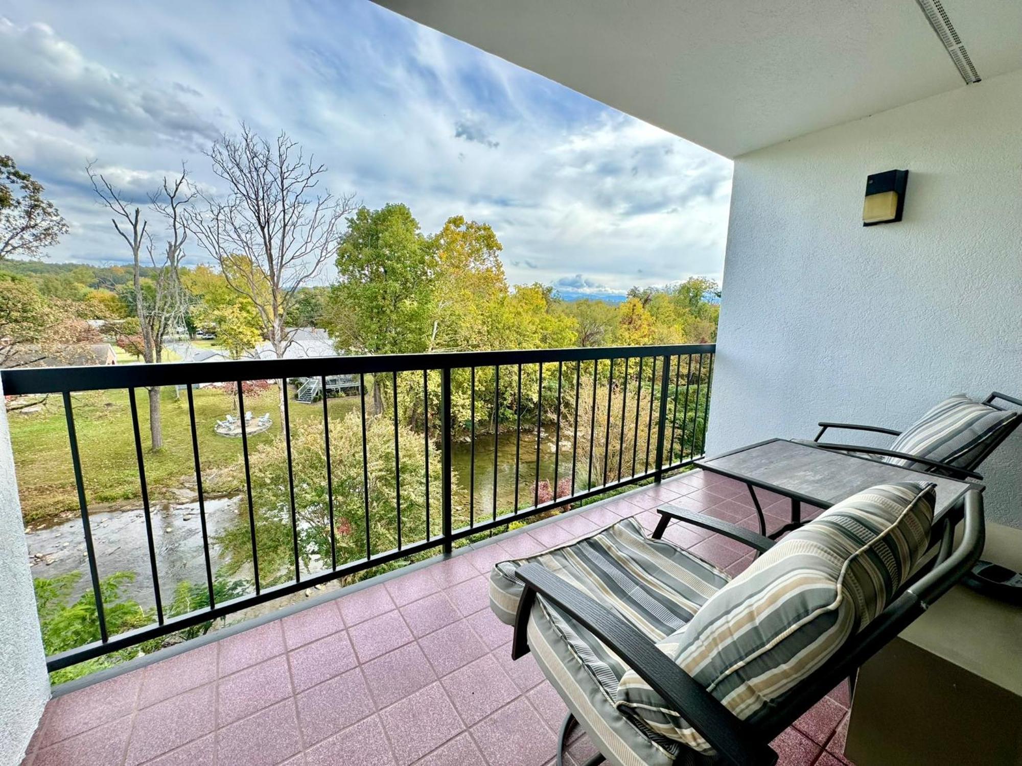 Deluxe King Room Spa Bath