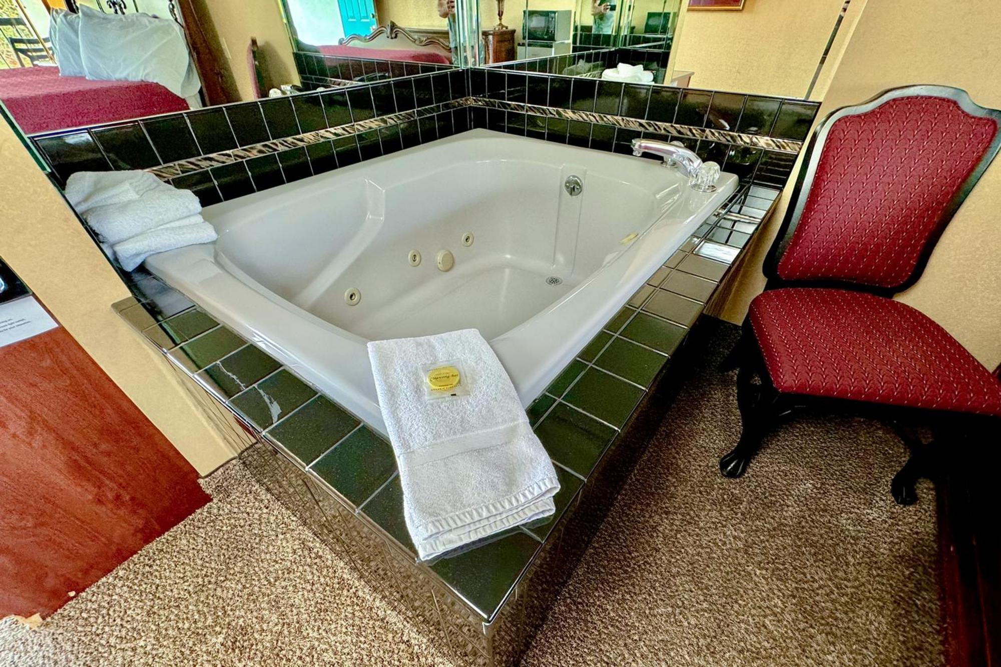 Deluxe King Room Spa Bath
