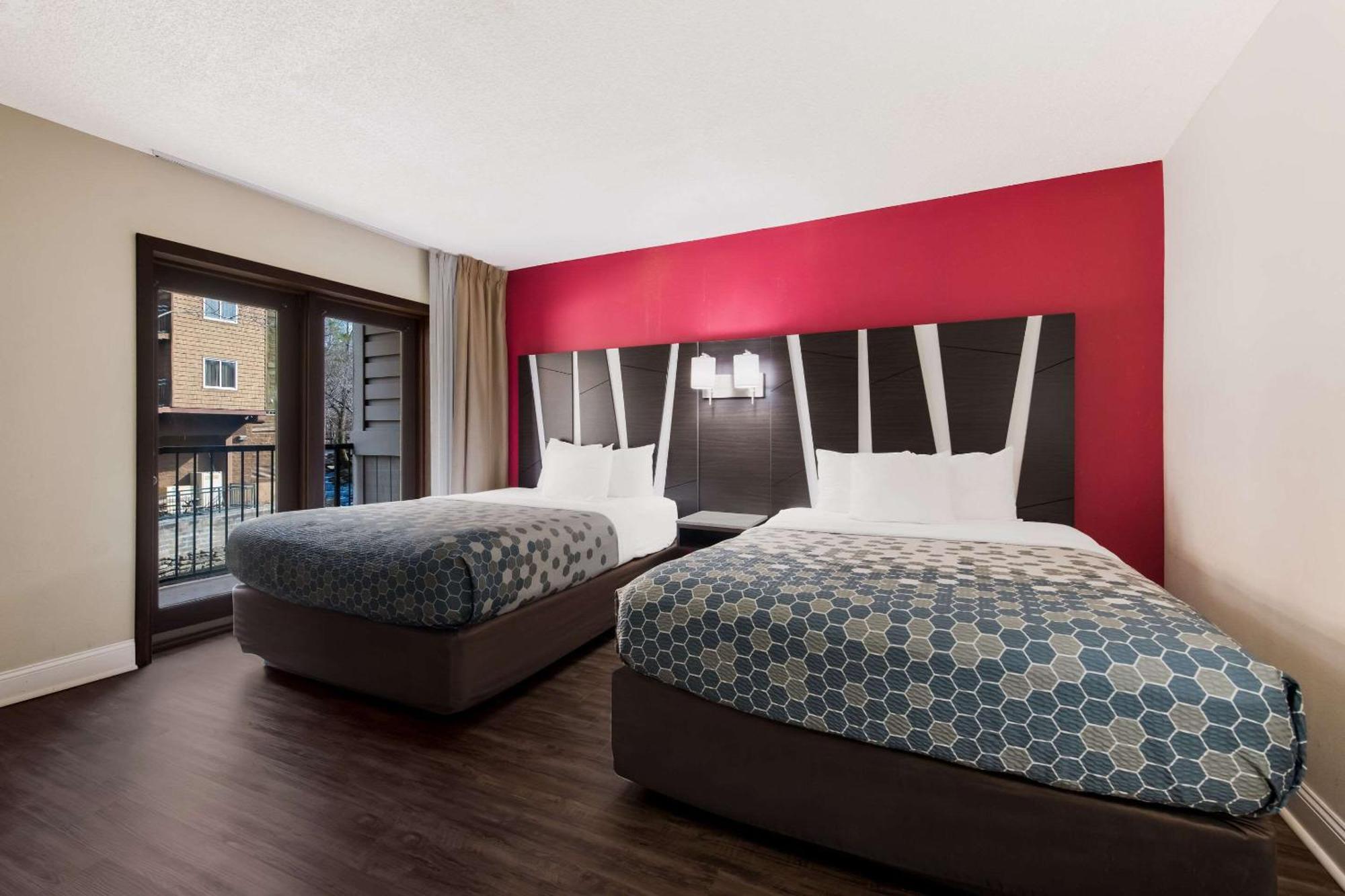 Queen Room Two Queen Beds River View Non-Smoking