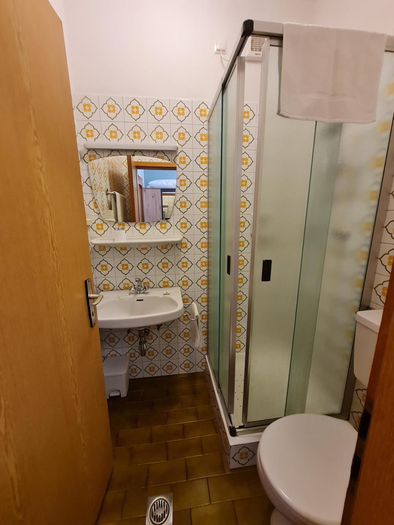 Single Room Shower