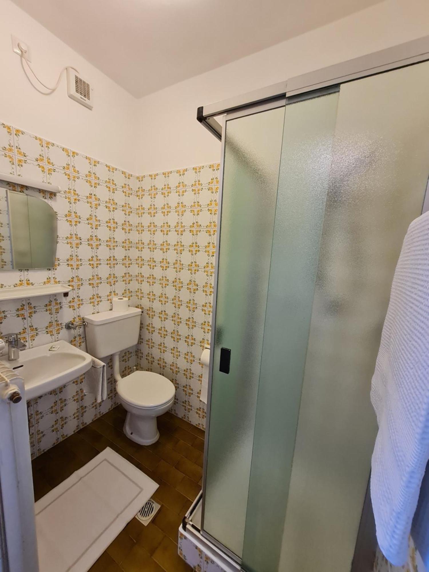 Single Room Shower