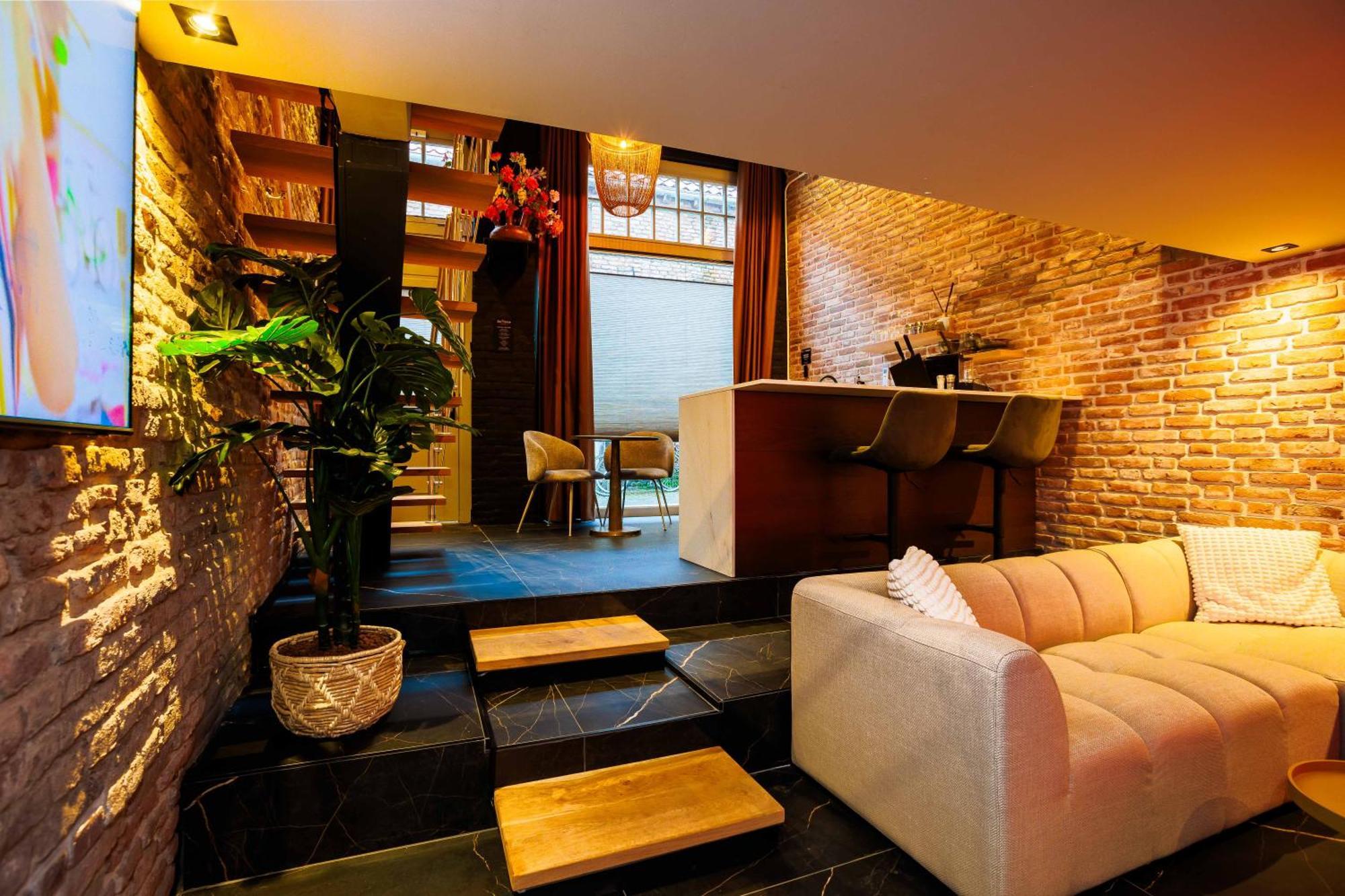 Royal Wellness Studio Whirlpool