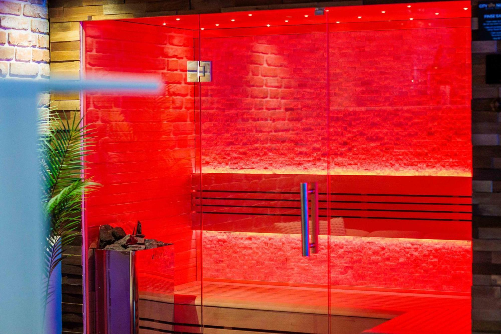 Royal Wellness Studio Whirlpool