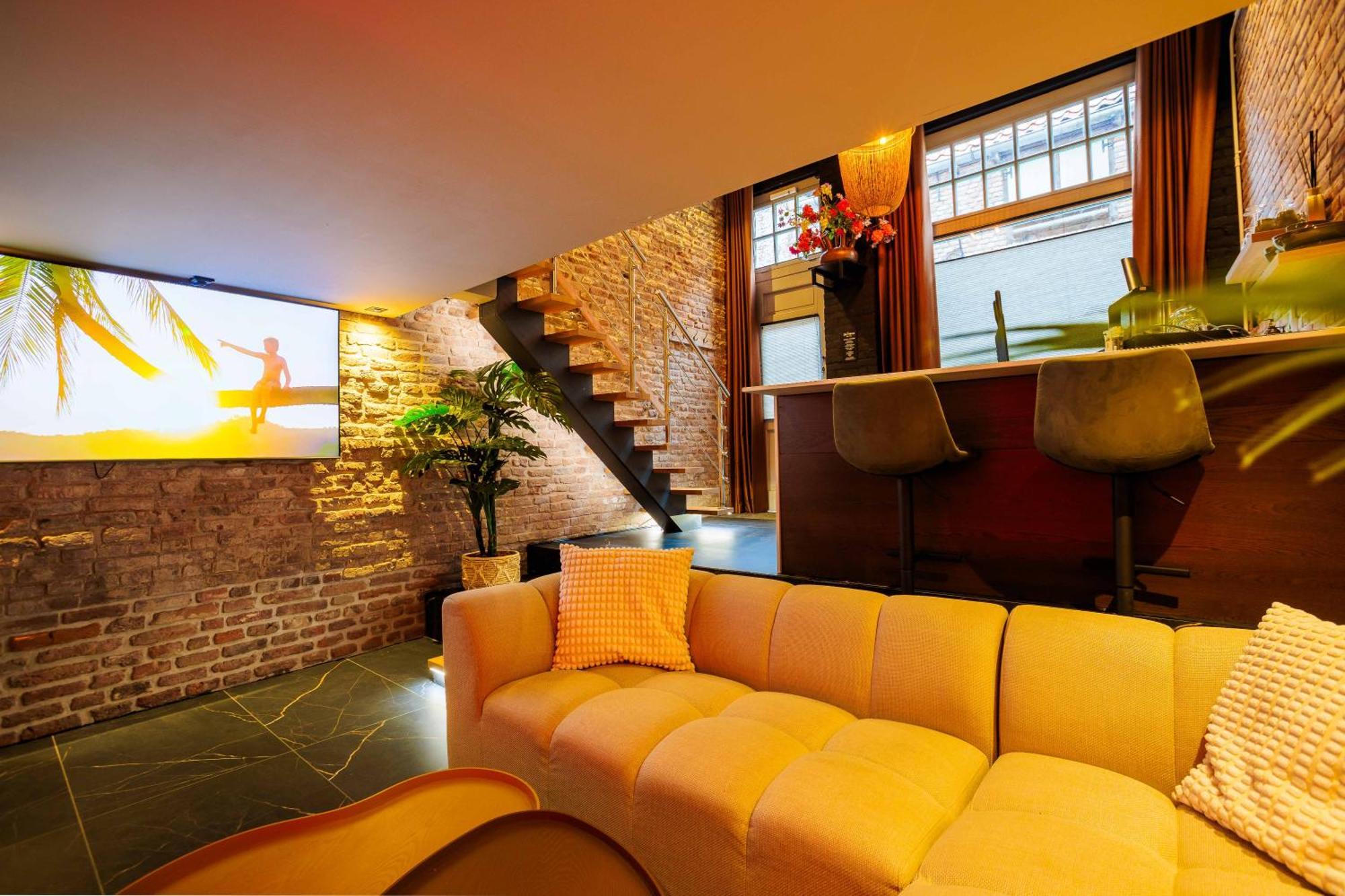 Royal Wellness Studio Whirlpool