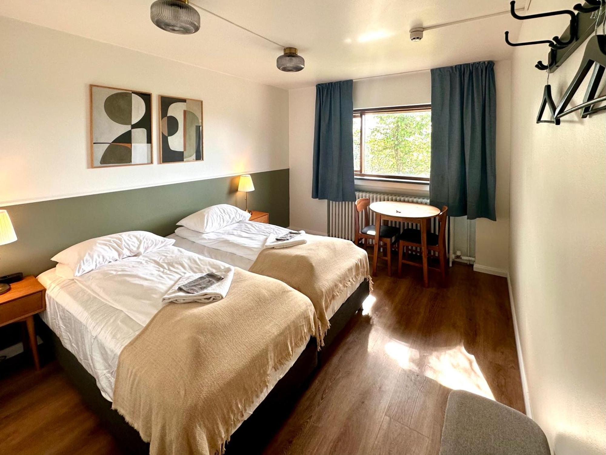 Twin Room Private Bathroom
