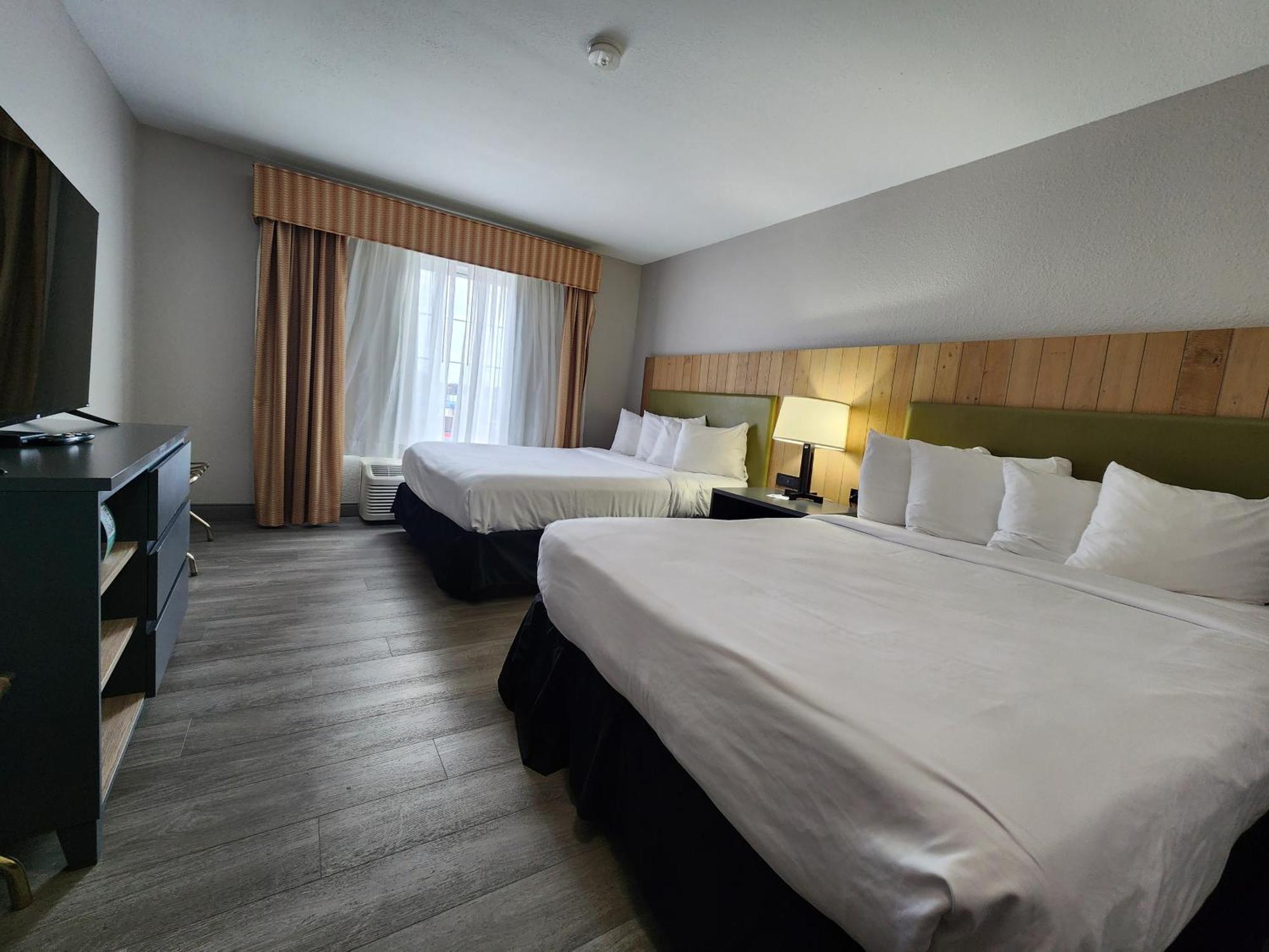 One-Bedroom Suite Two Queen Beds Non-Smoking