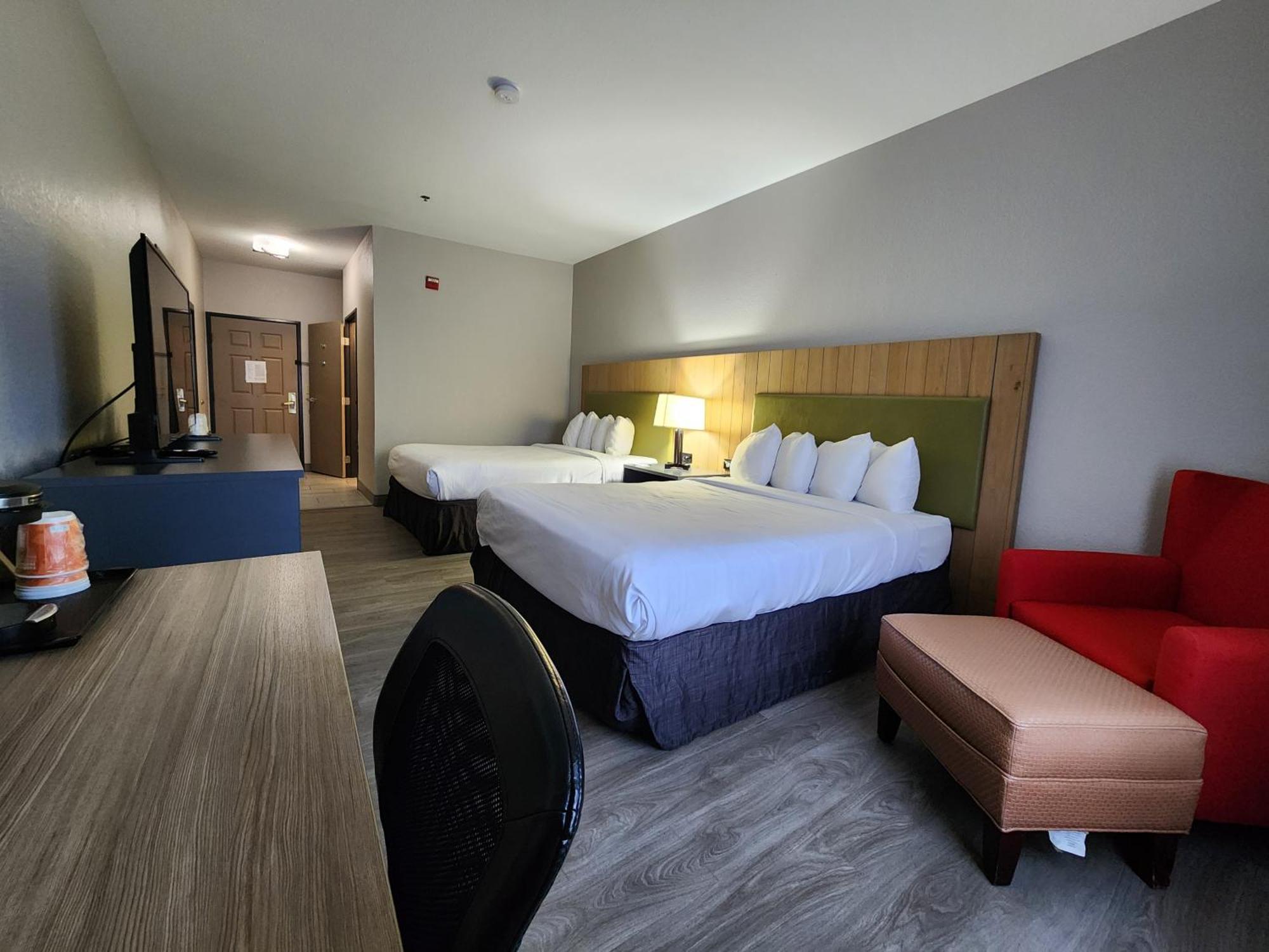 Queen Room Two Queen Beds Roll Shower Disability Access or Non-Smoking,1629898545:JPEG