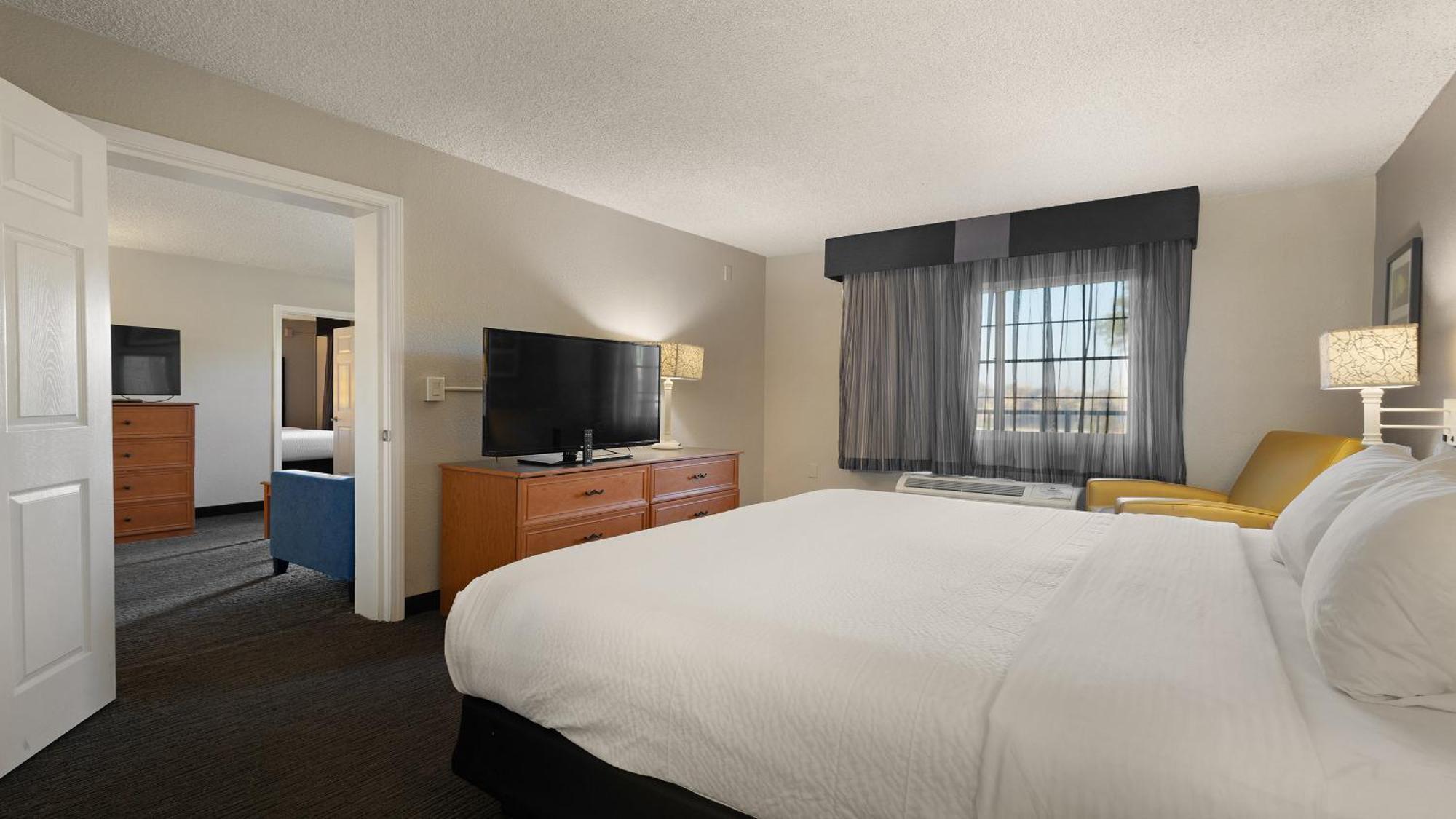 Deluxe King Suite