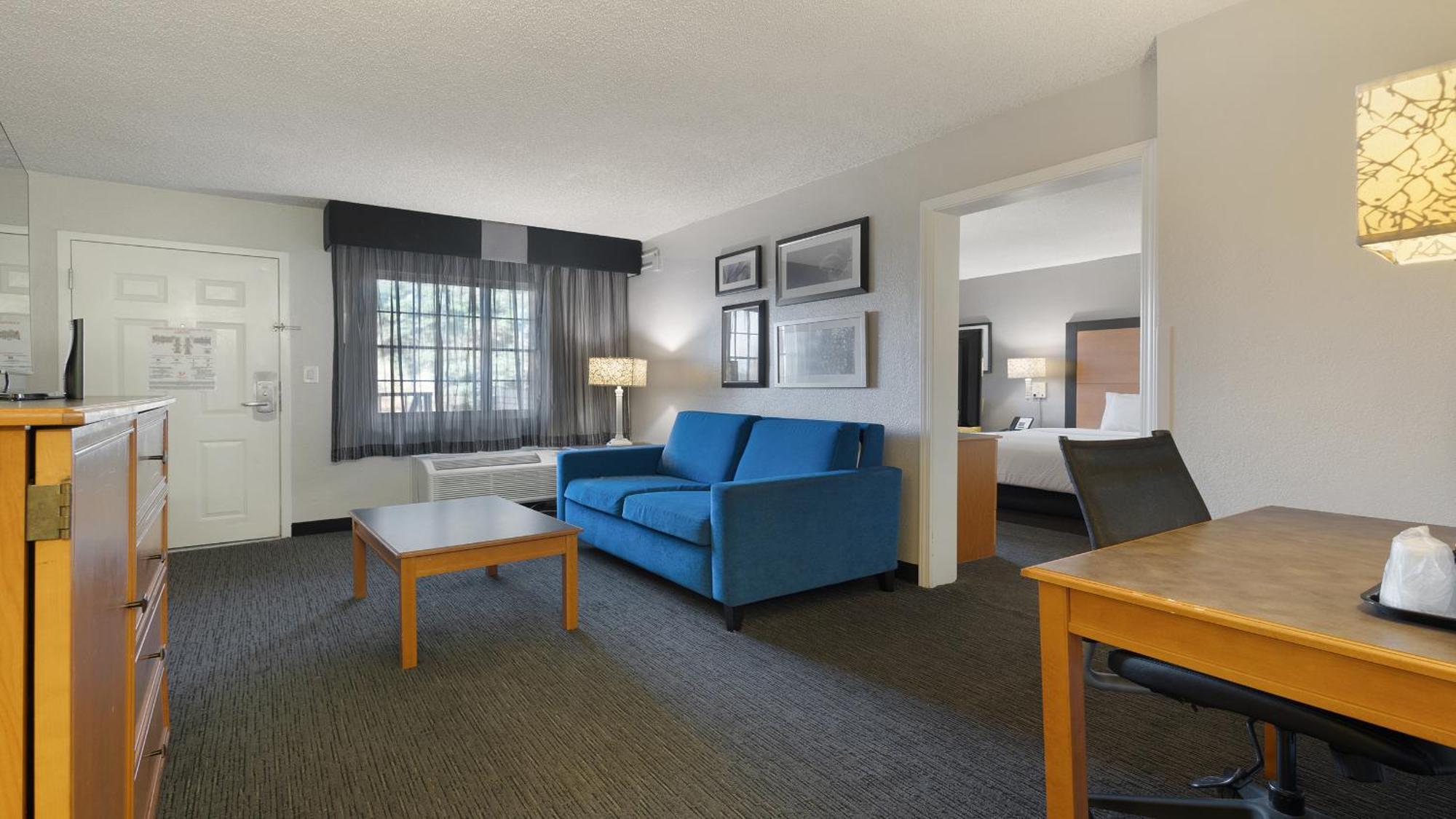 Deluxe King Suite