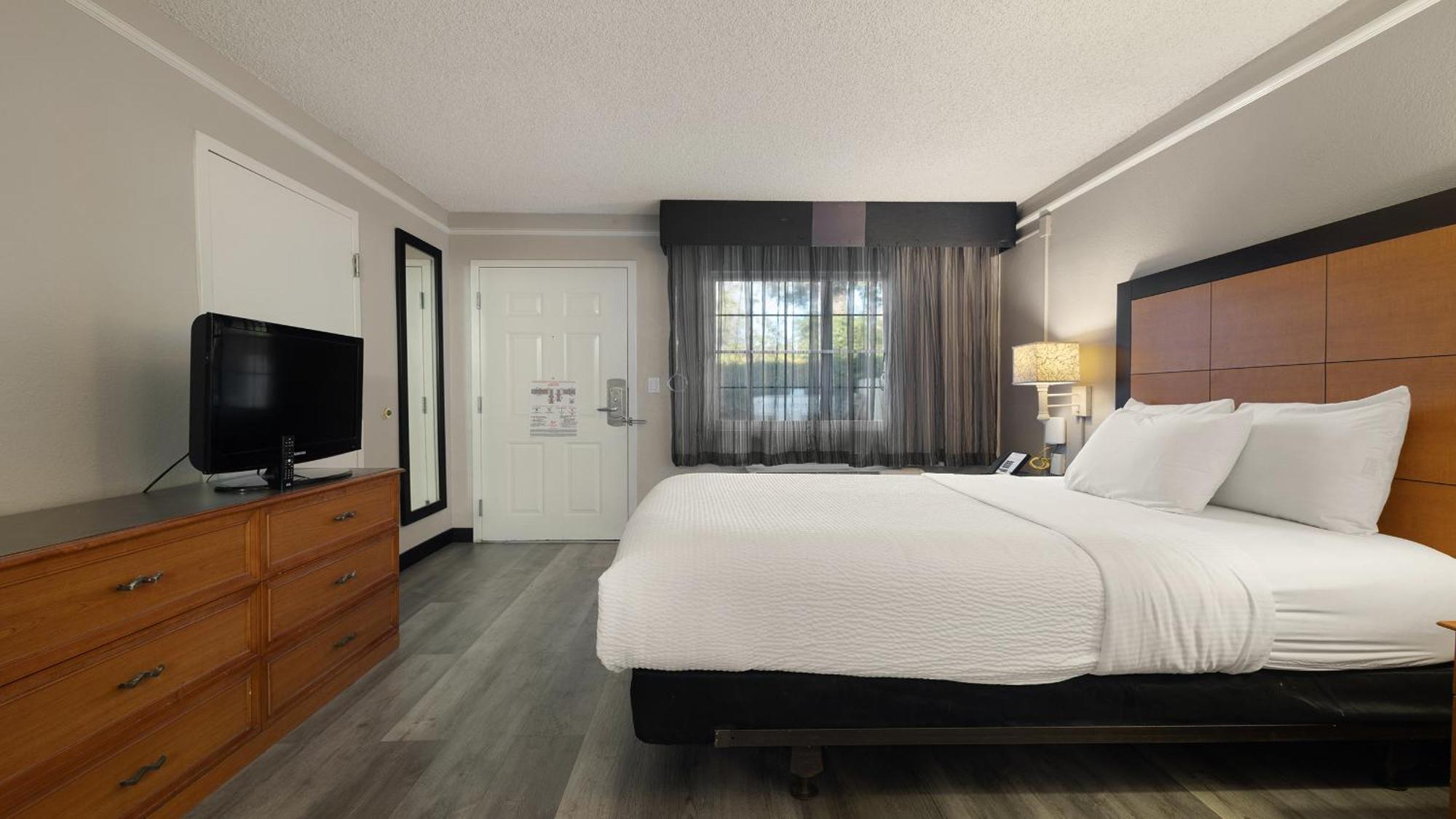 Queen Room - Mobility Access/Non-Smoking