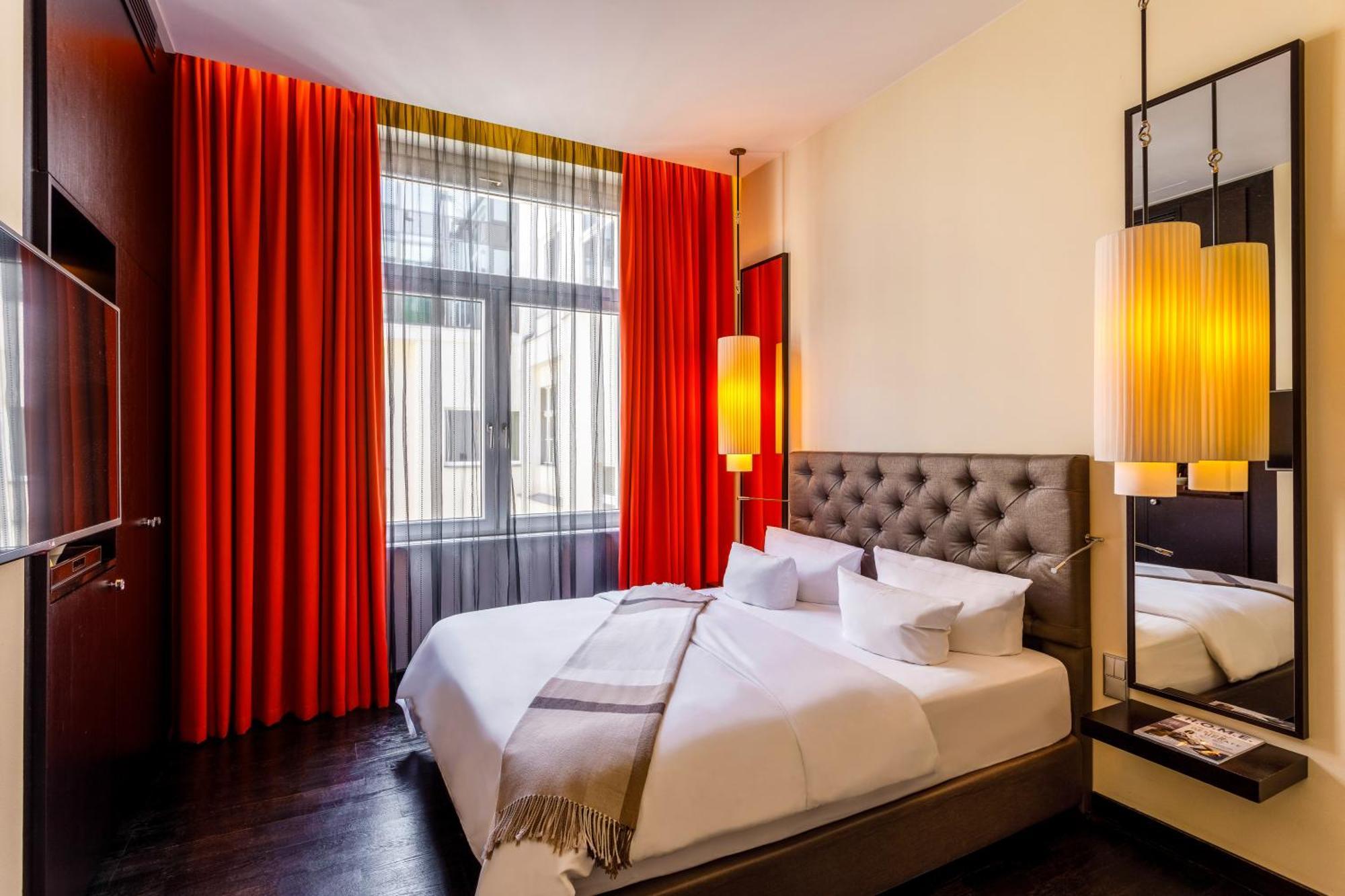 Petit Room