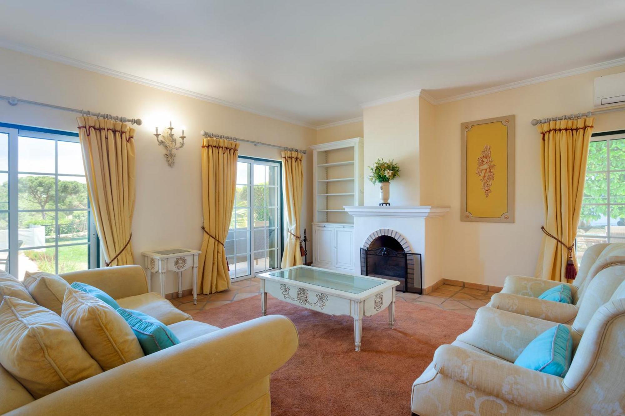 Superior Four-Bedroom Villa Pool