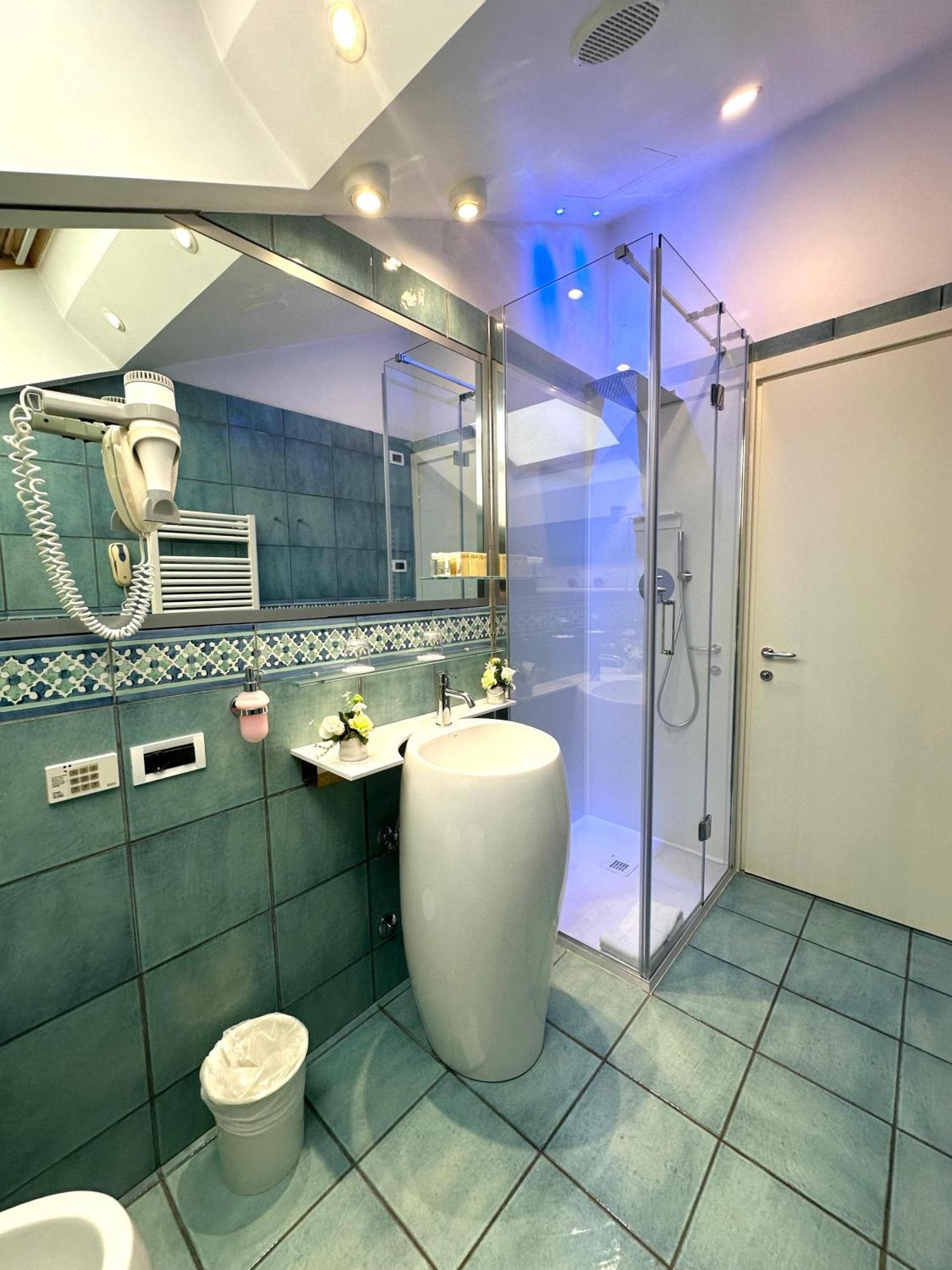 Deluxe Double or Twin Room Spa Bath