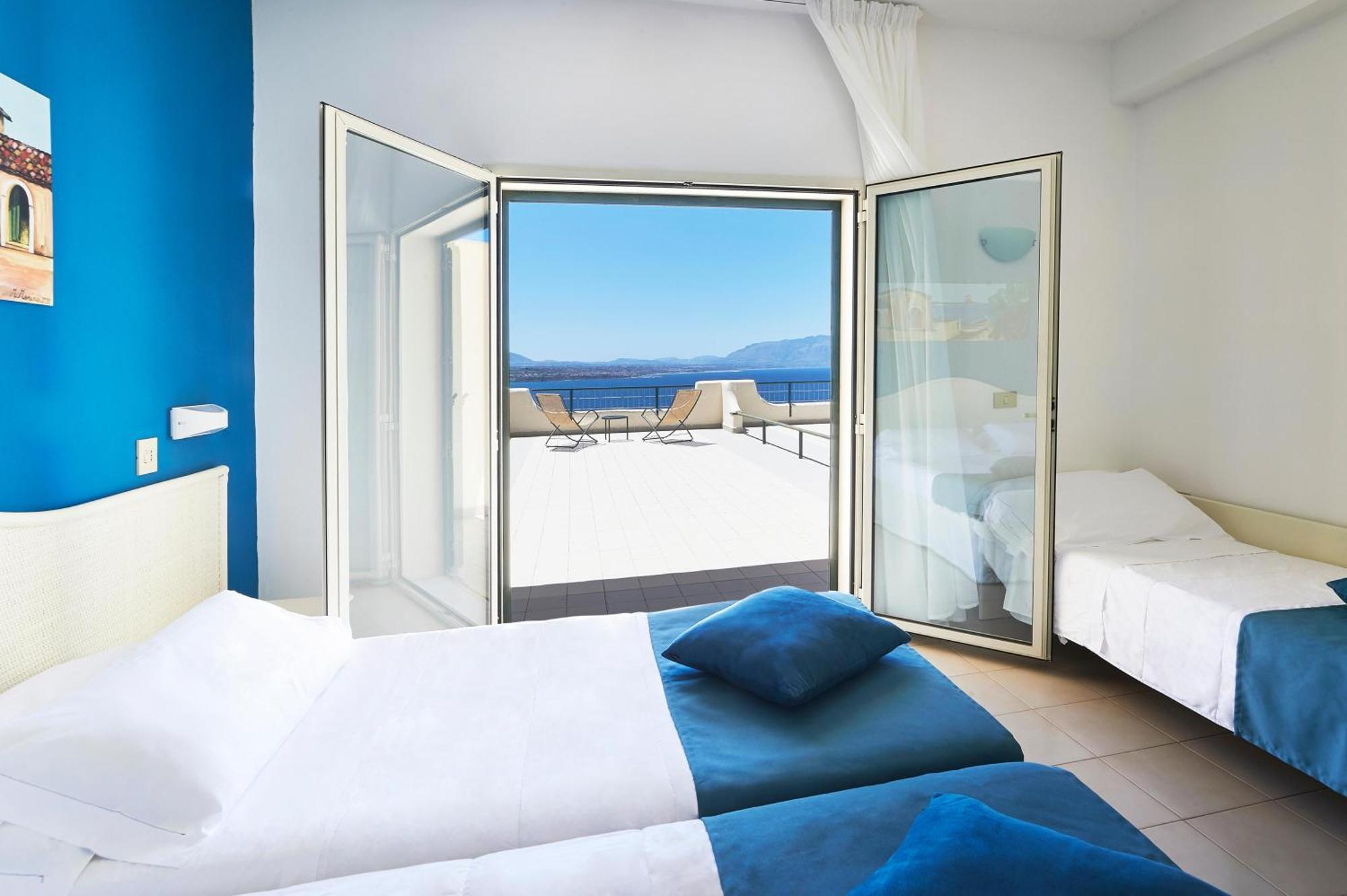 Comfort Triple Room Sea View