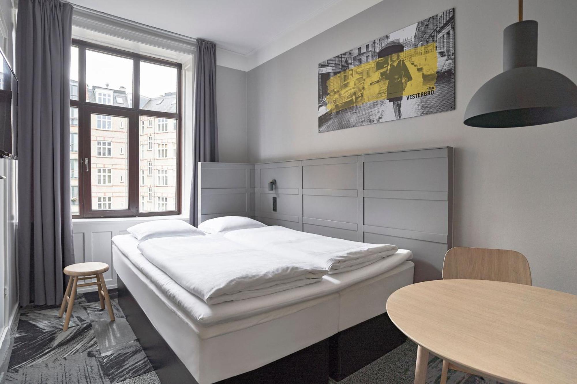 Standard Double Room with King Bed,1630872682:JPEG