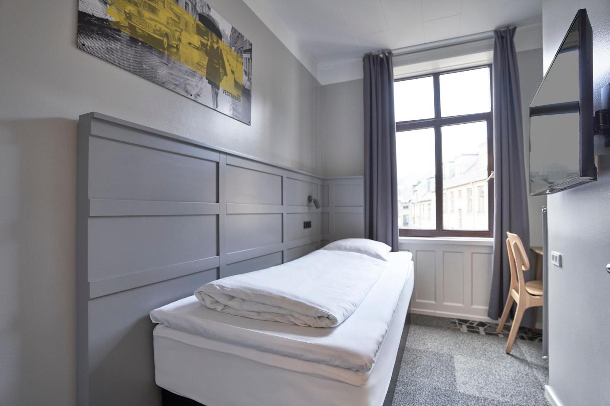 Efficient Single Room Twin Bed