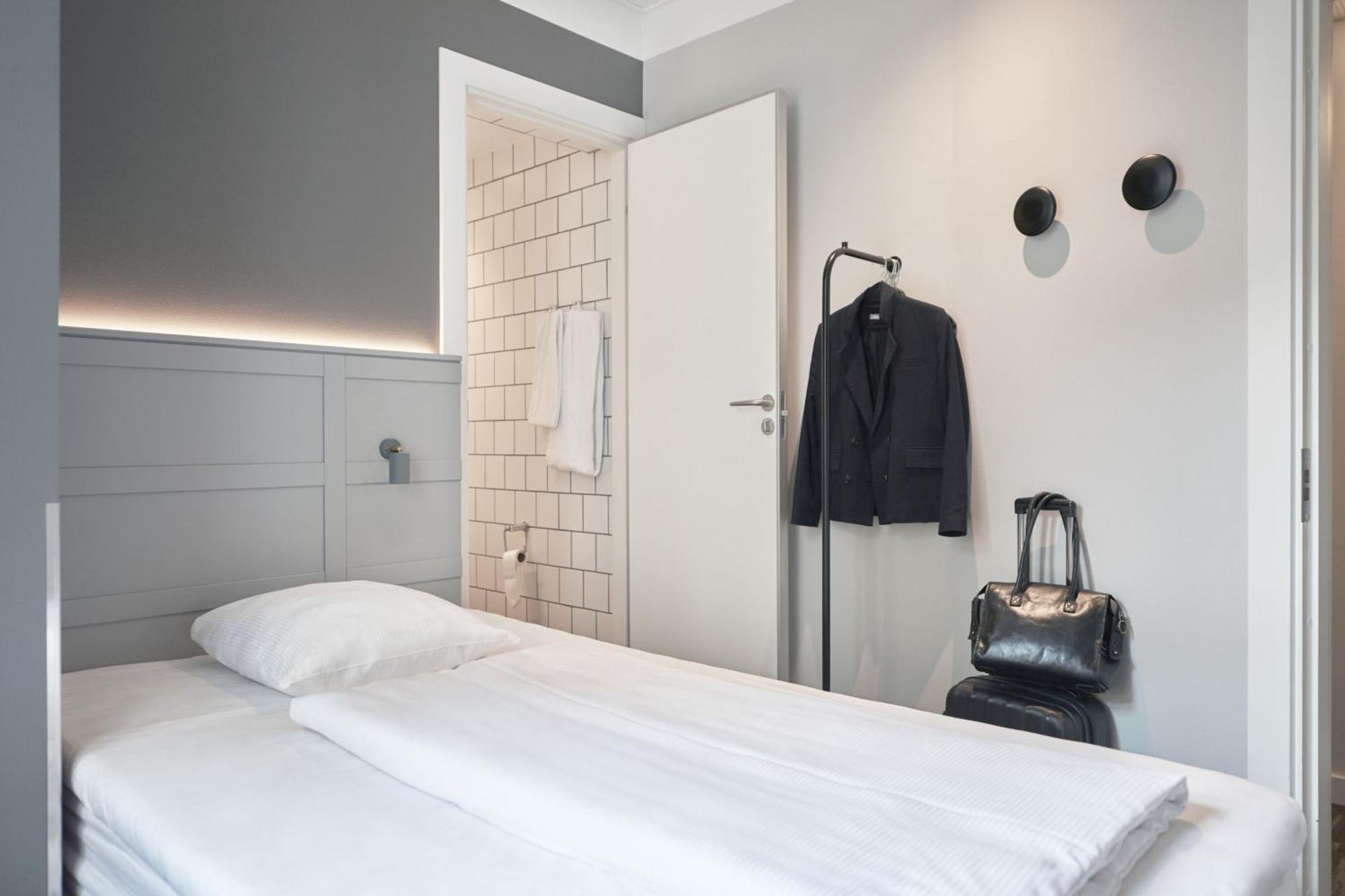 Efficient Single Room Twin Bed