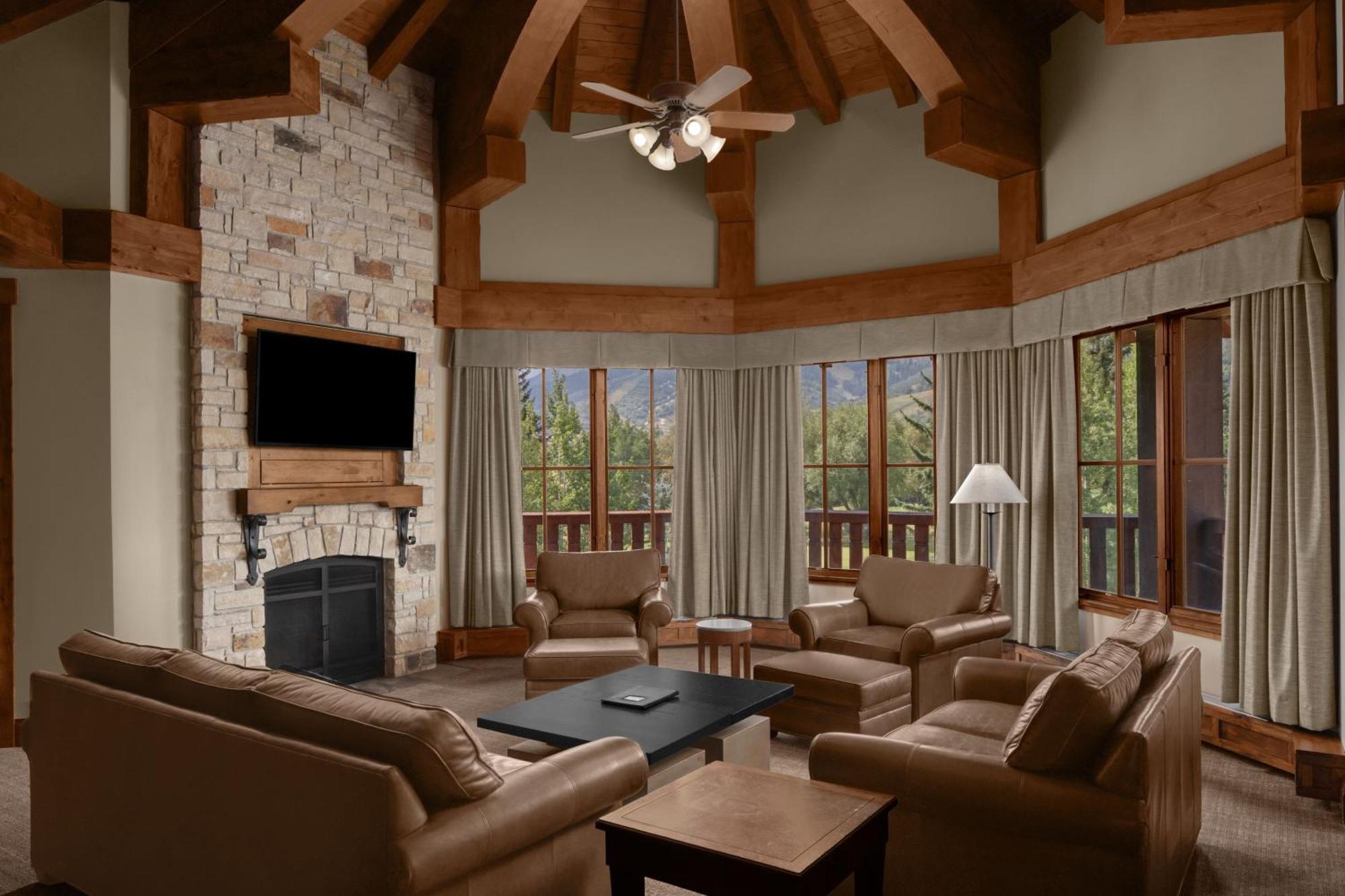 Grand Luxury 1 Bedroom Suite 1 King Sofa bed Fireplace,1630874970:JPEG