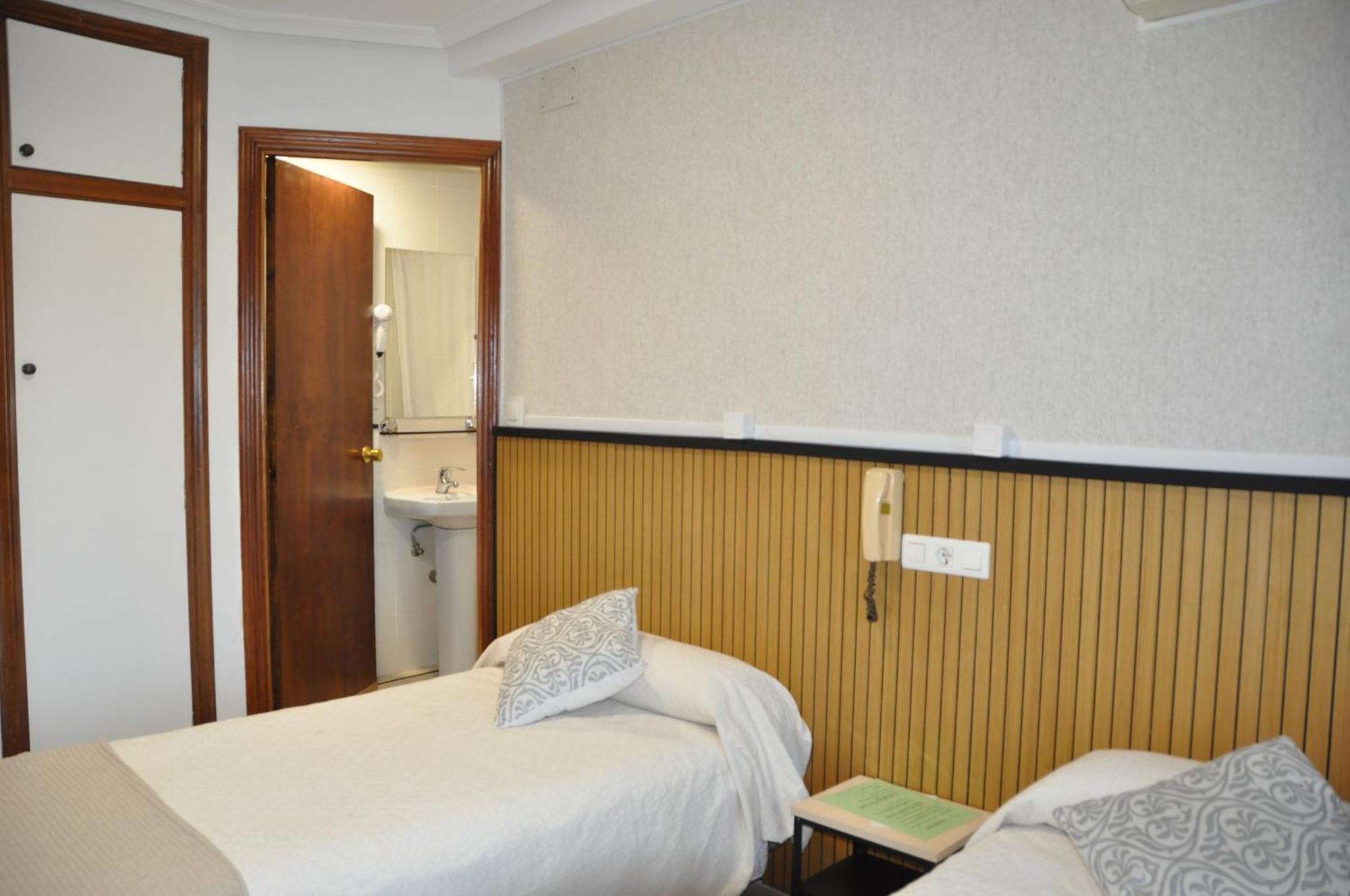 Twin Room Shared Toilet,1630882317:JPEG