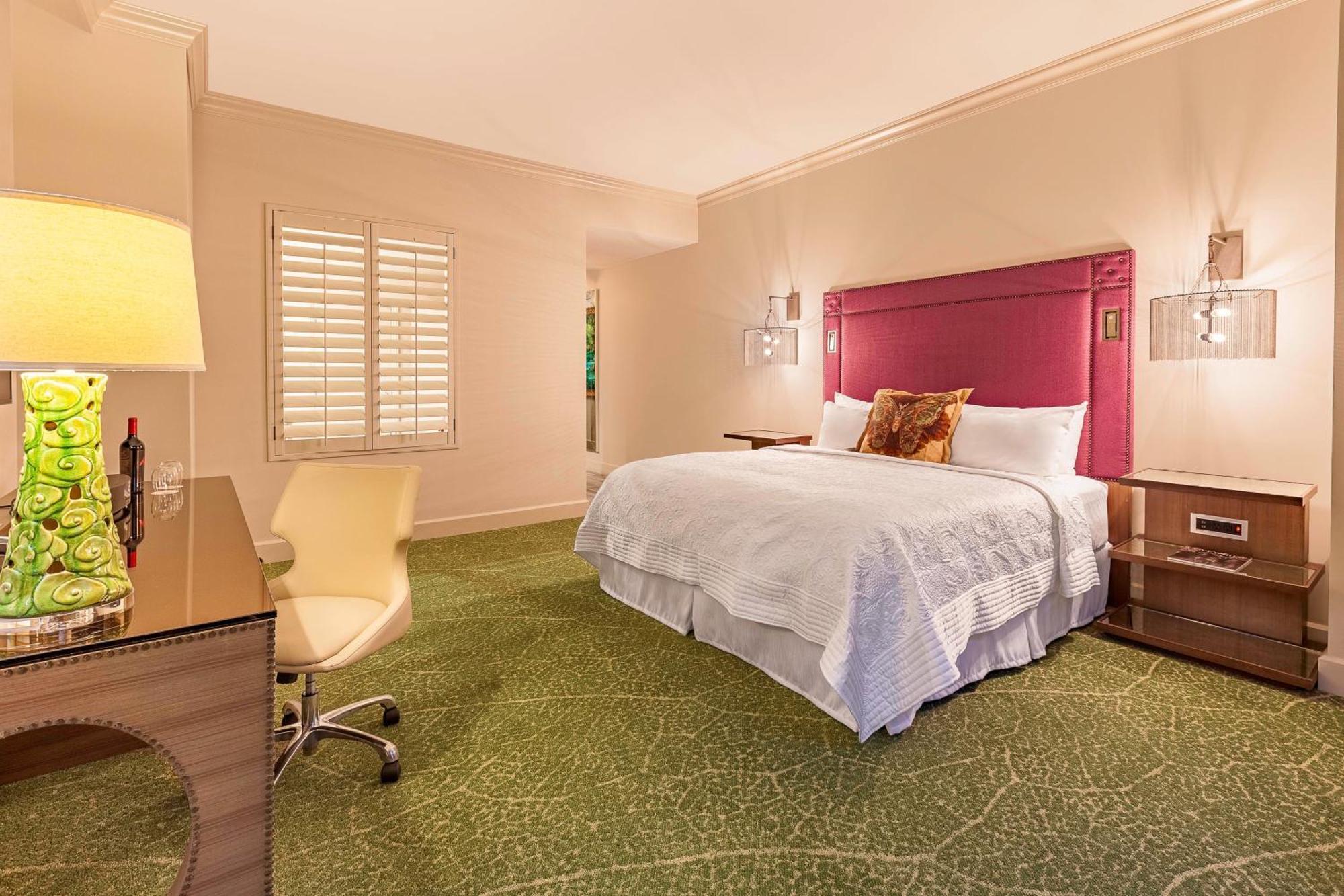 Deluxe King Room,1630883960:JPEG