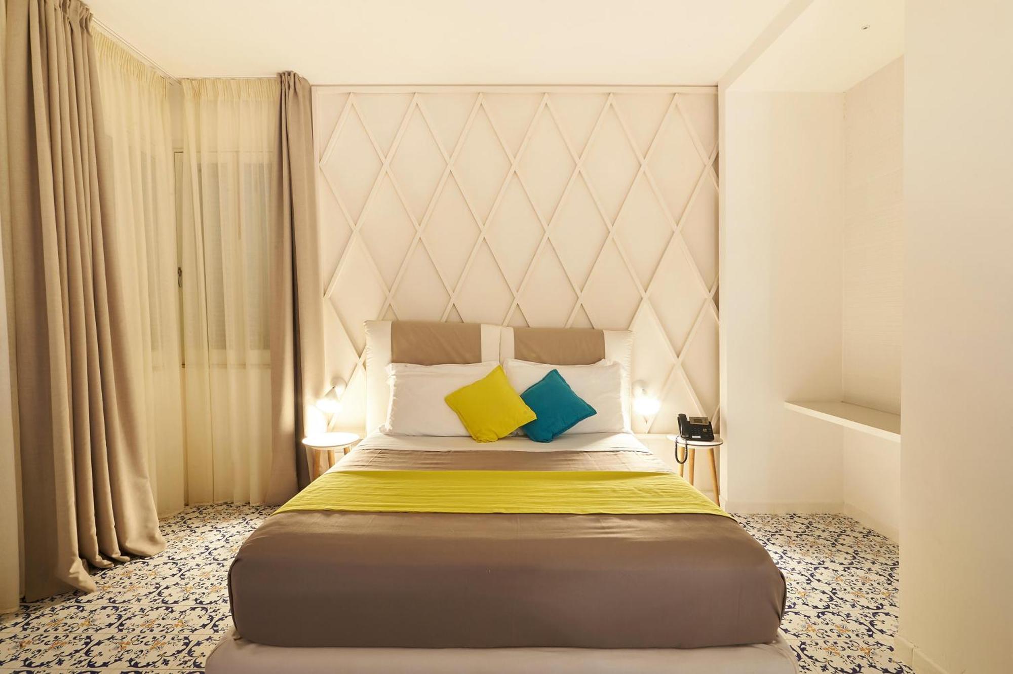 Superior Triple Room with Partial Sea View,1630890301:JPEG