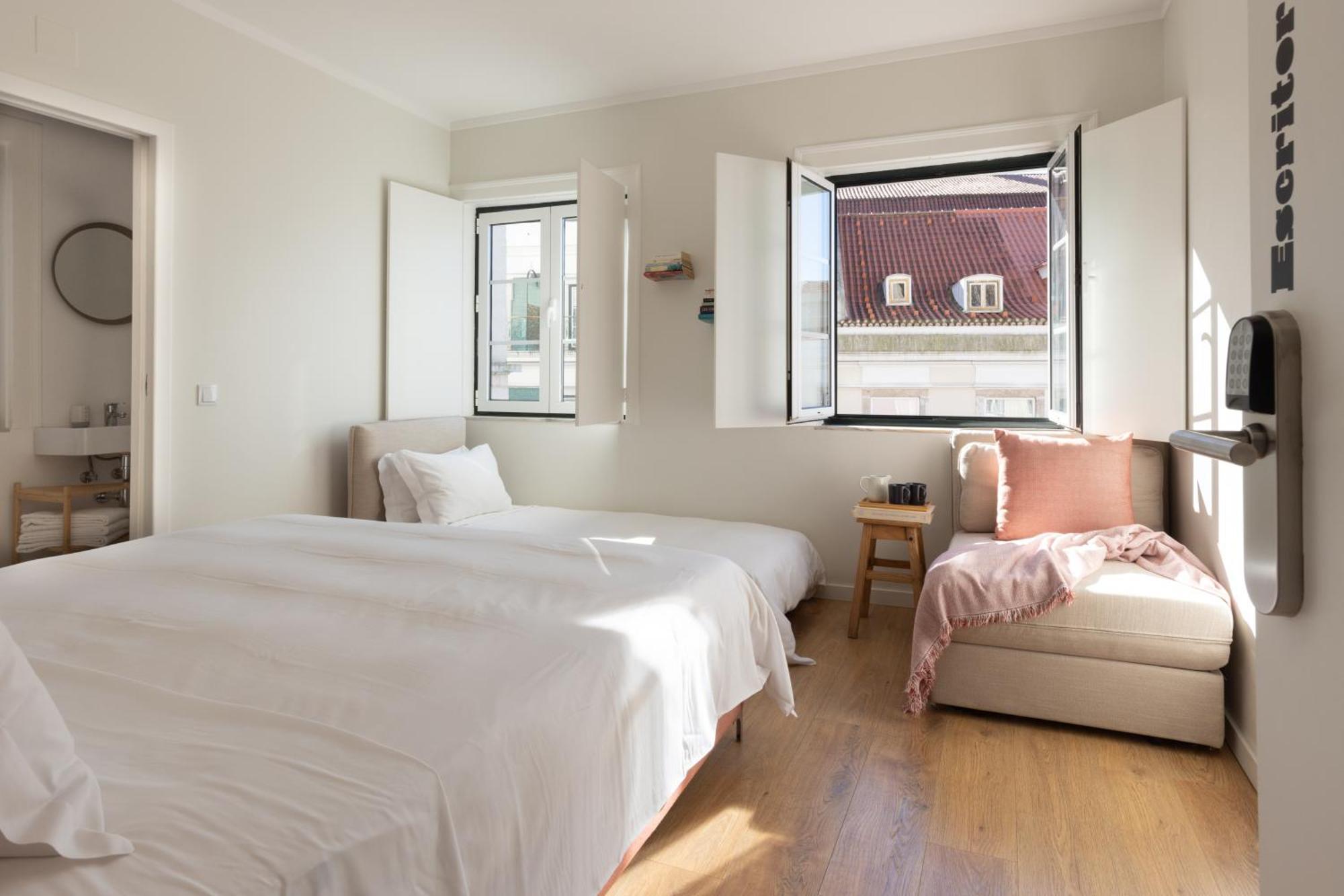 Triple Room City View,1631551607:JPEG