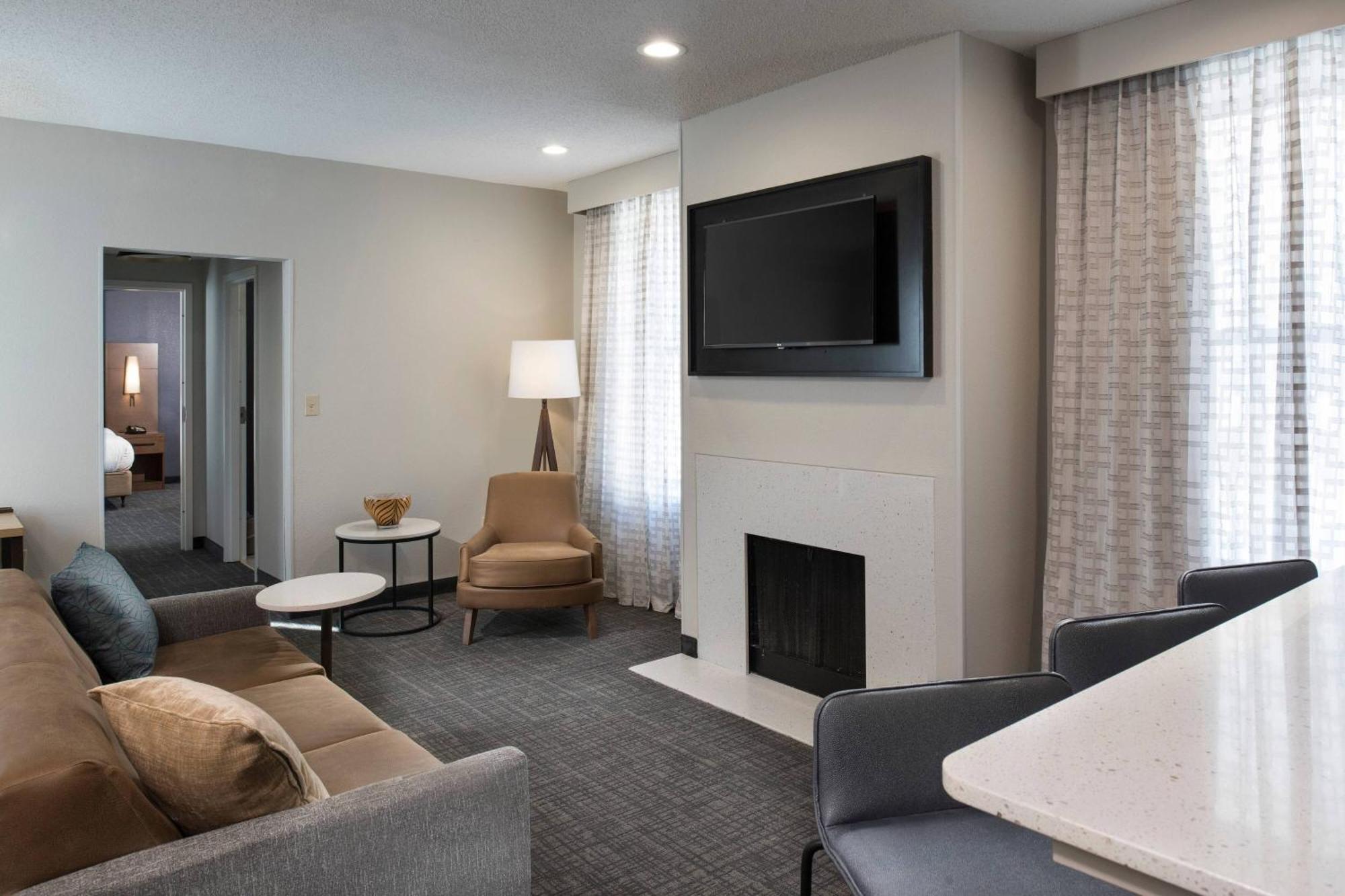Large One-Bedroom Suite City View,1631555805:JPEG