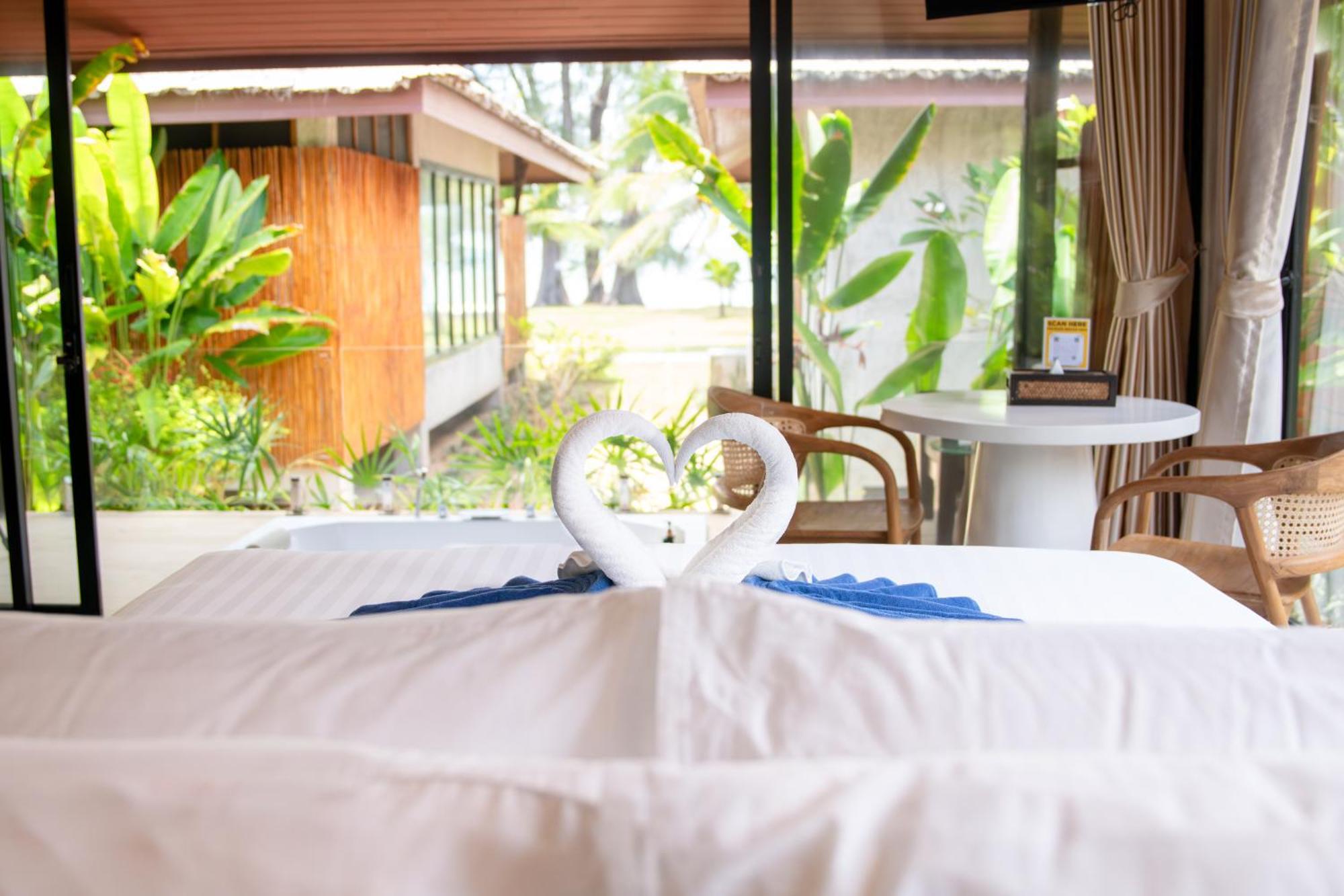 Deluxe Seaview Villa Spa Bath