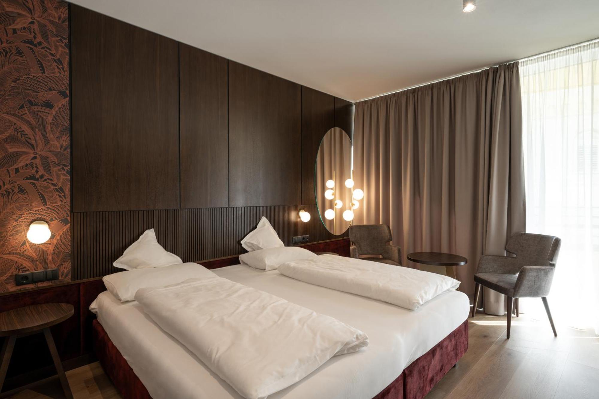 Large Double or Twin Room