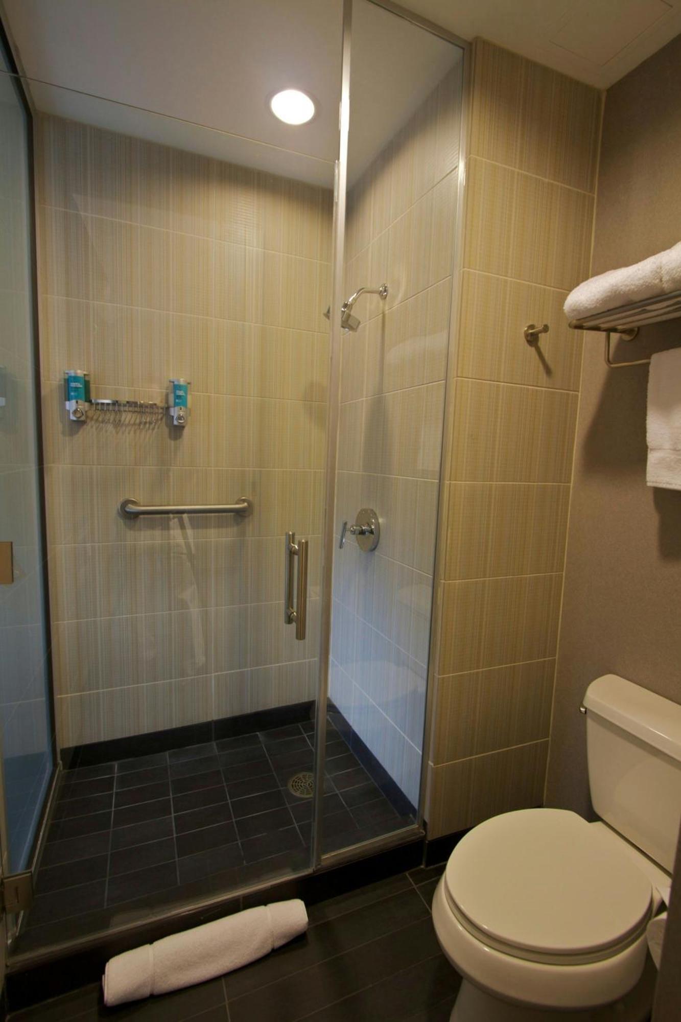 King Room with Roll-in Shower - Mobility and Hearing Accessible