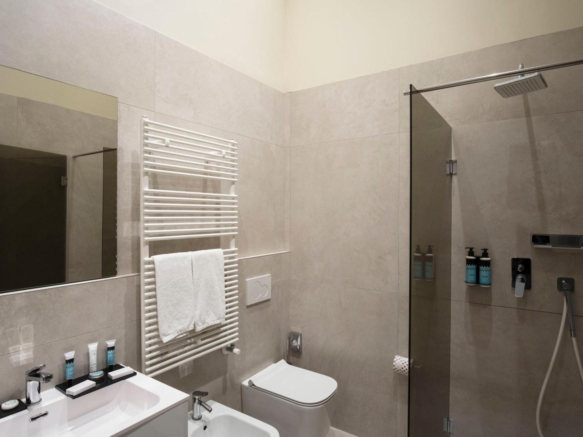 Comfort King Double or Twin Room