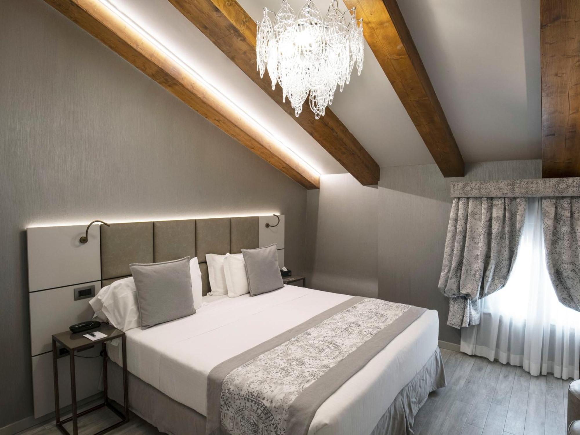 Comfort King Double or Twin Room