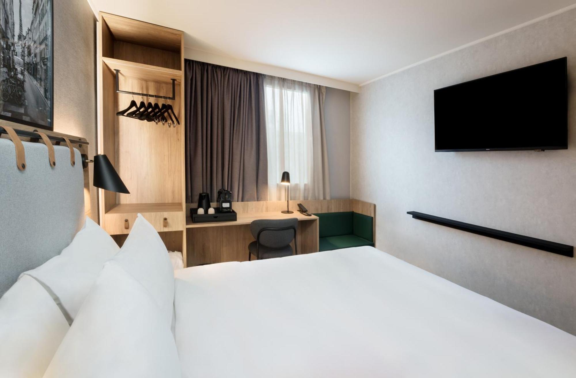 Superior Room - 1 King Bed,1668045423:JPEG