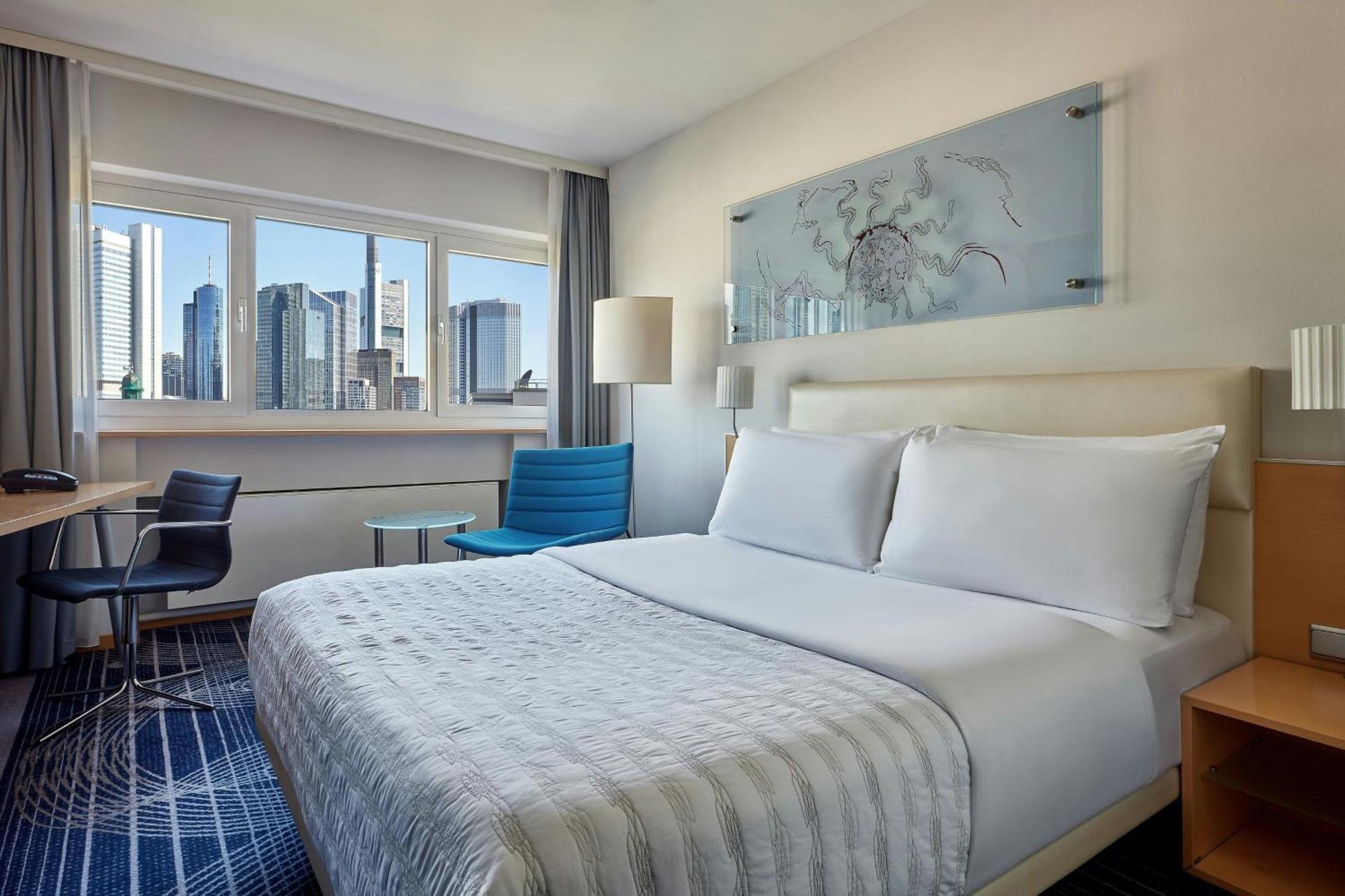 Superior Queen Room Skyline View,1739363470:JPEG