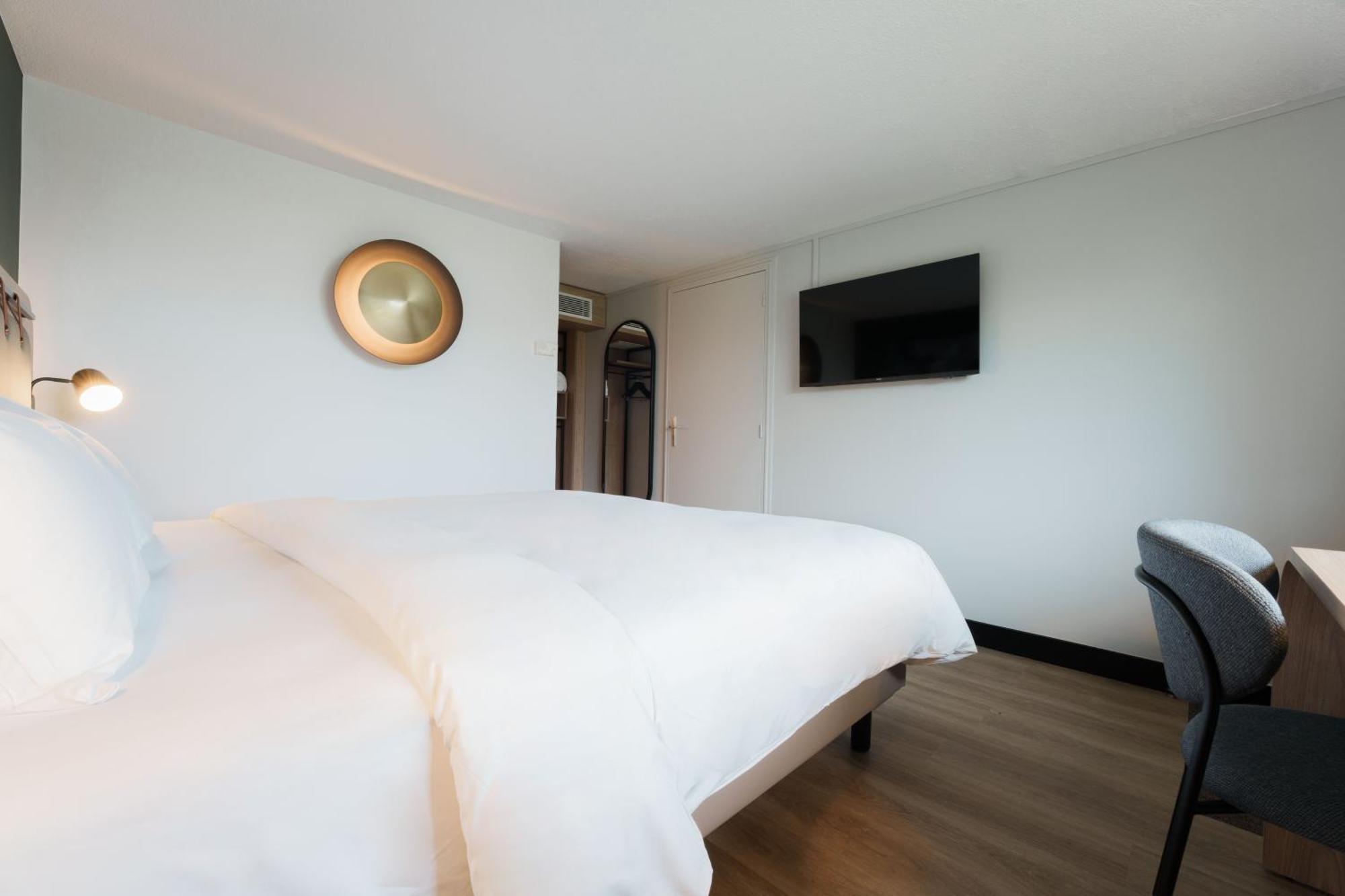 Standard Room - 1 Queen Bed,1672560599:JPEG