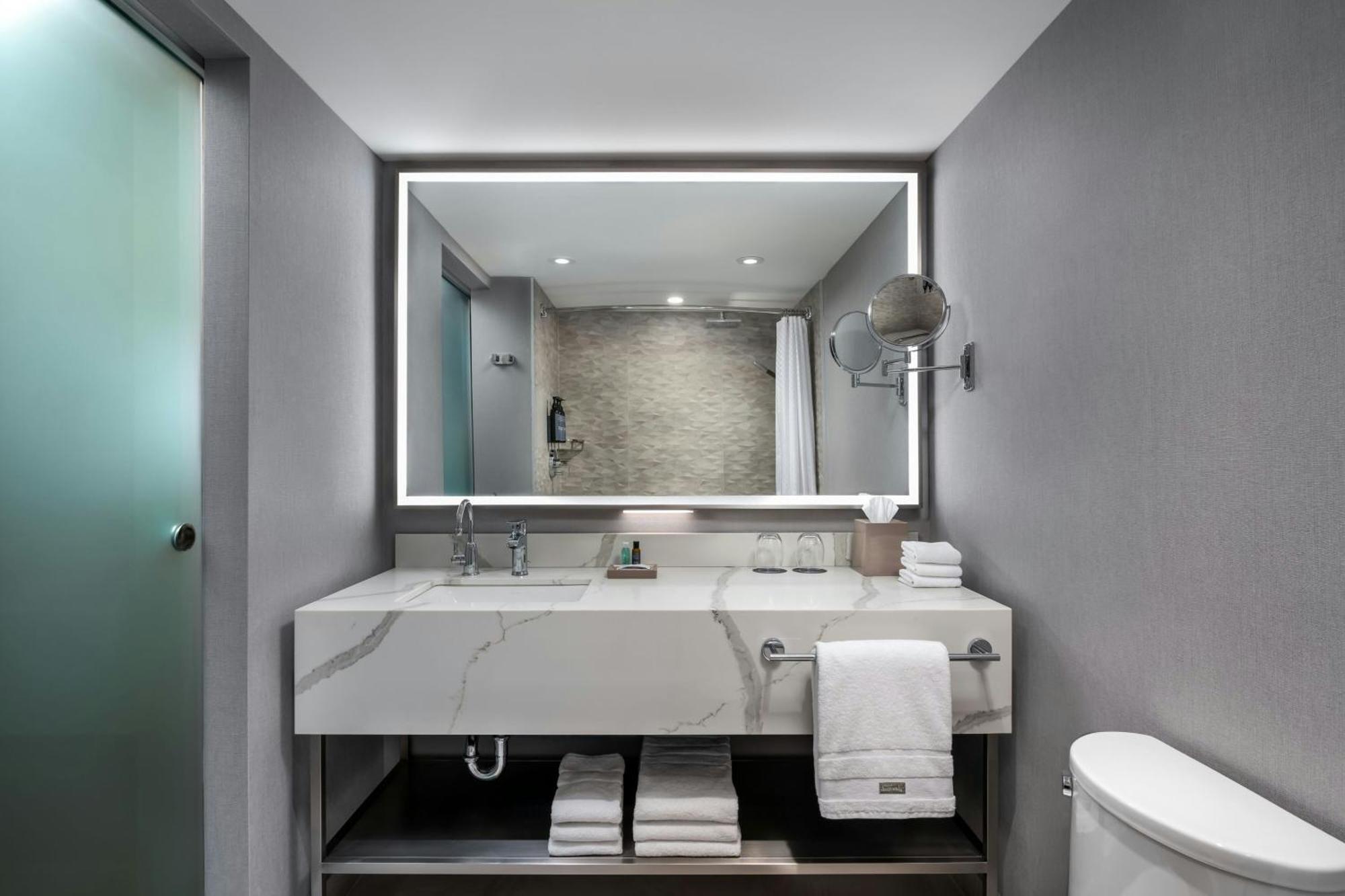 Premium Queen Room with Two Queen Beds and Lake View,1632208159:JPEG