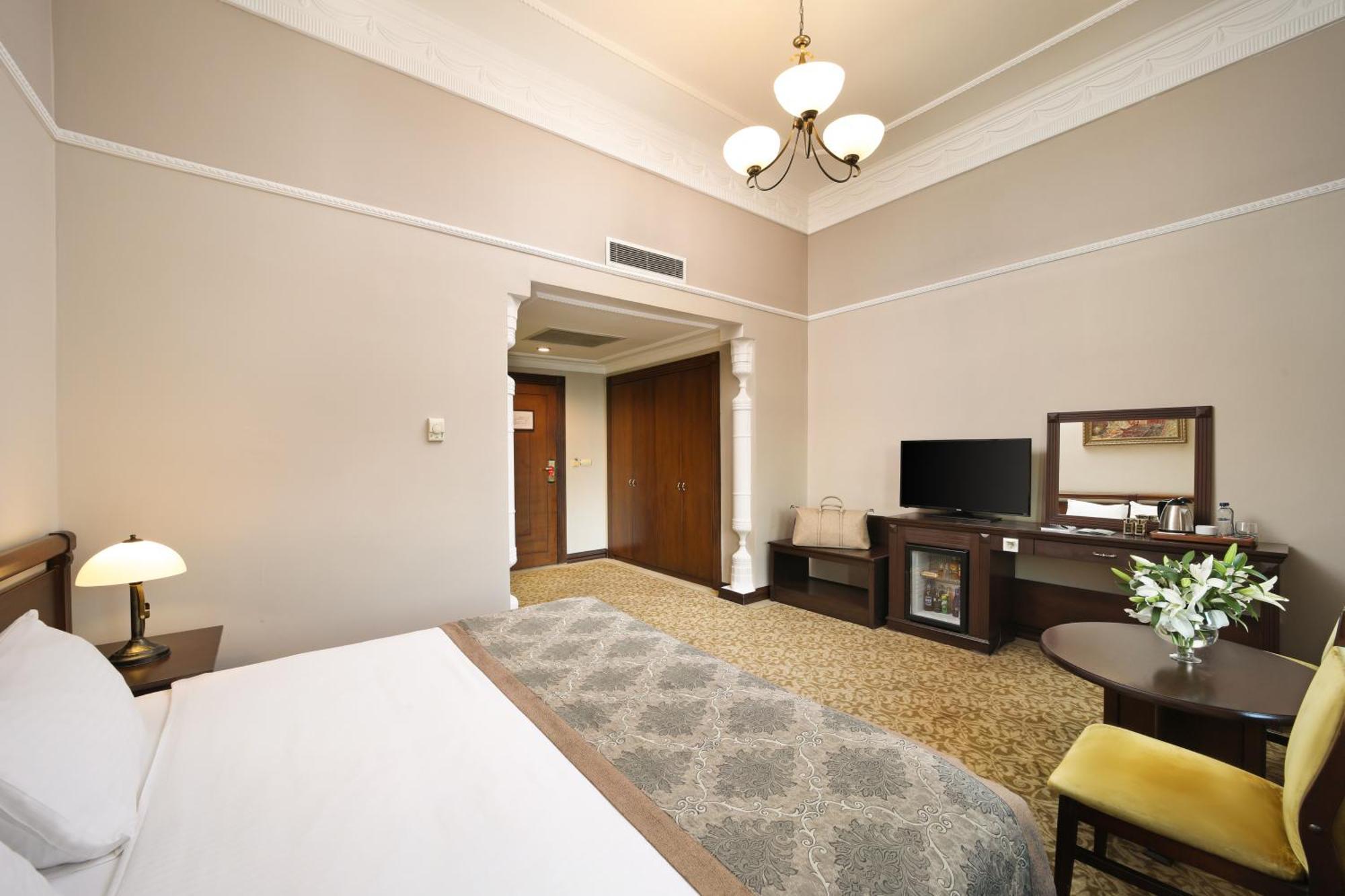 Deluxe Room City view King or Twin