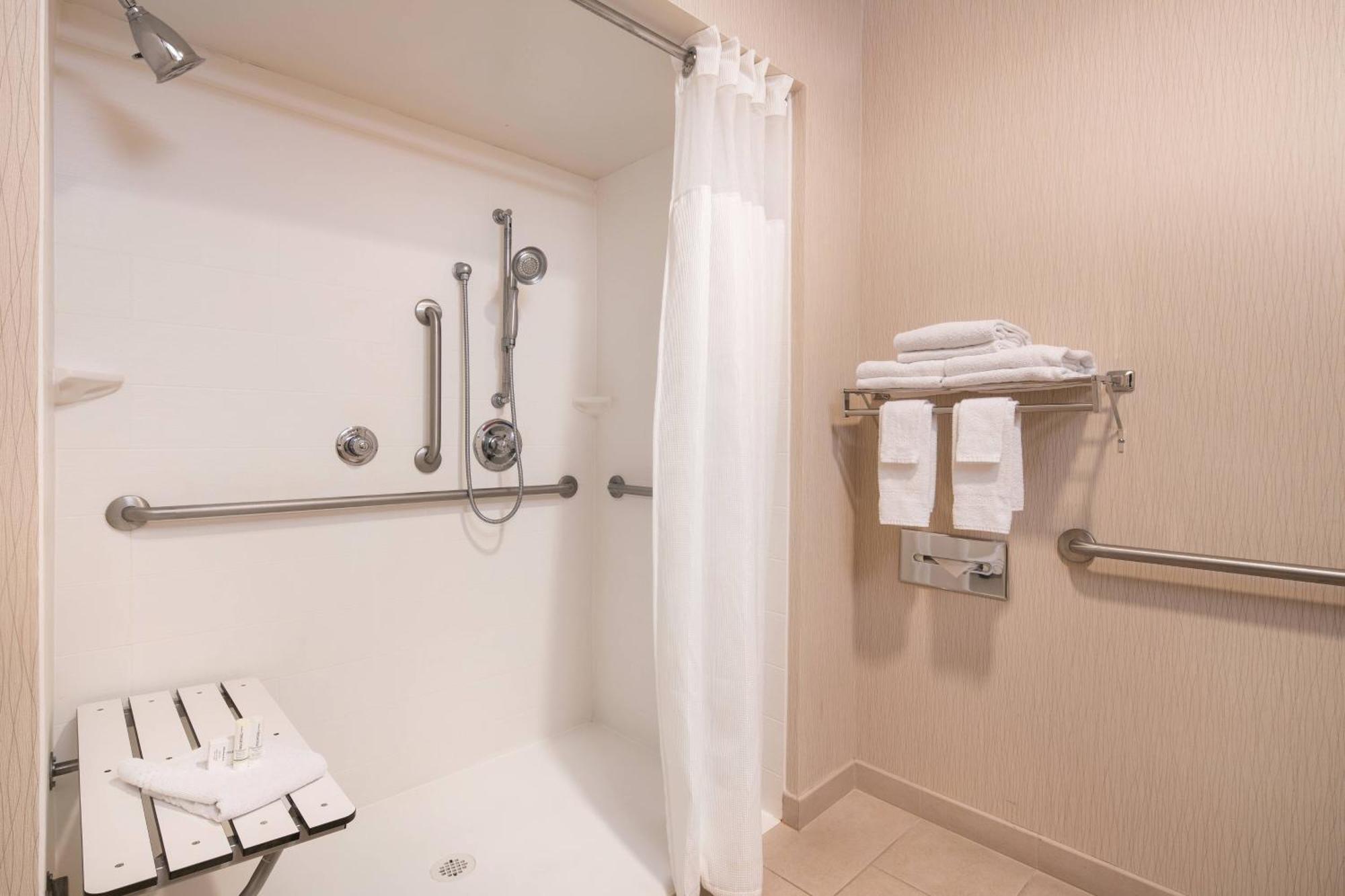 King Room with Bathtub and Sofa Bed - Mobility Access/Hearing Accessible