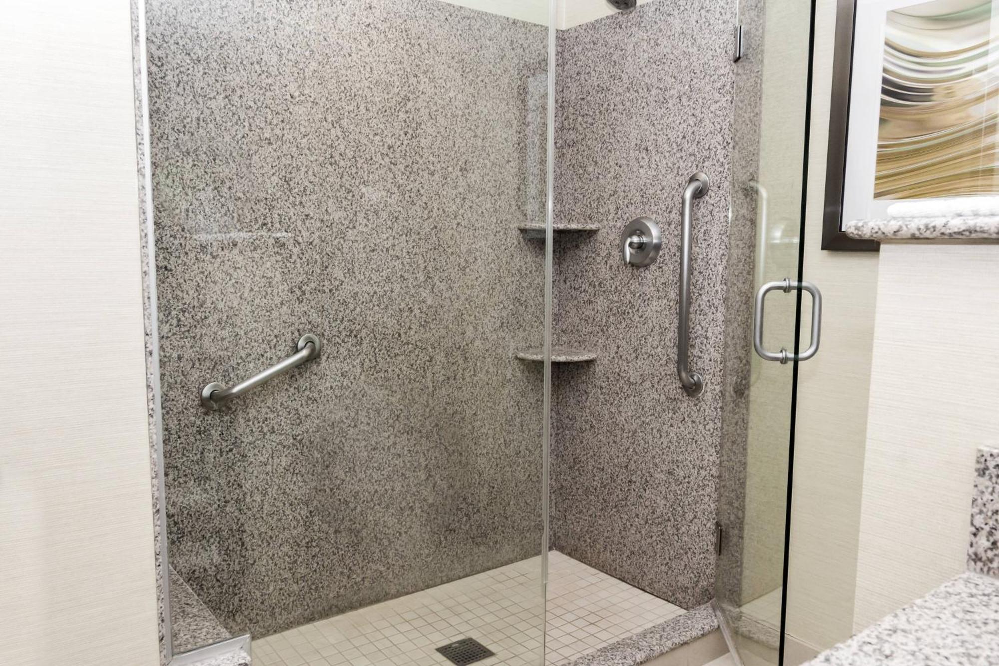 King Room Bathtub Mobility Access or Hearing Accessible,1632218803:JPEG