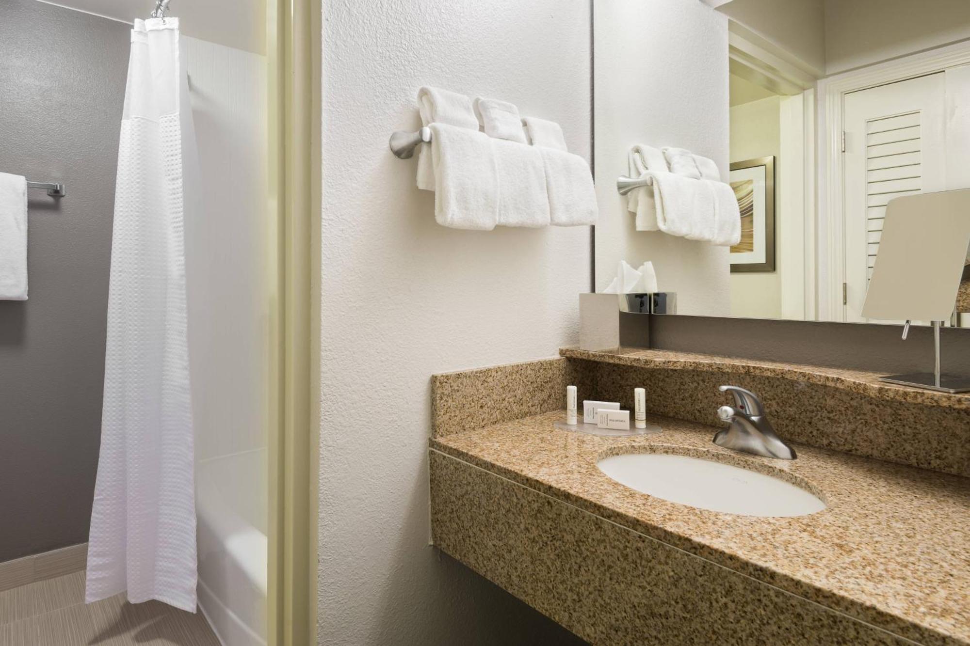 Queen Room Bathtub Mobility Access or Hearing Accessible